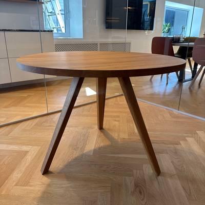 Rundt spisebord i natur eg - Mølballe