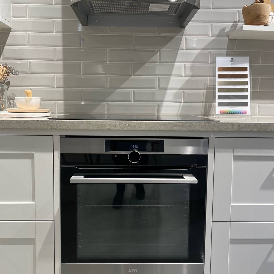 AEG stekeovn