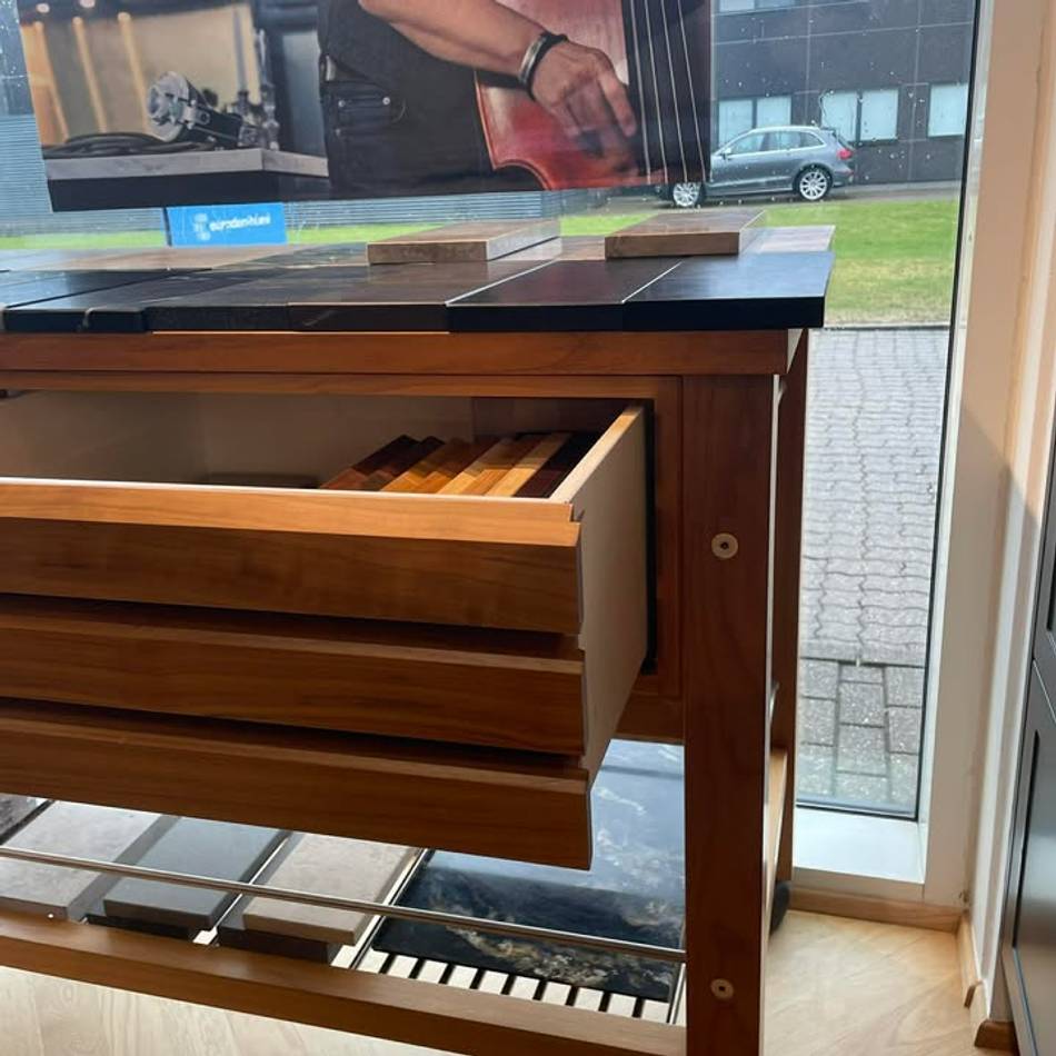 uno form rullebord i valnød