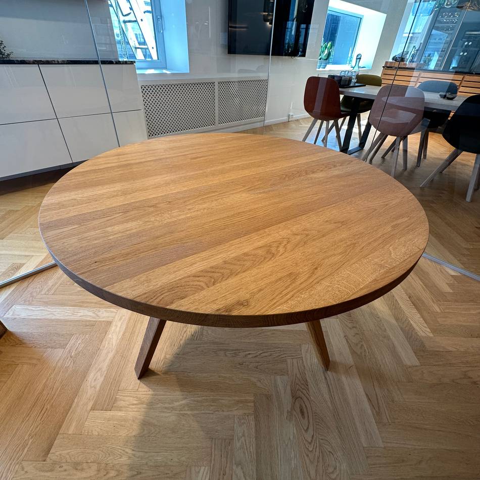 Rundt spisebord i natur eg - Mølballe