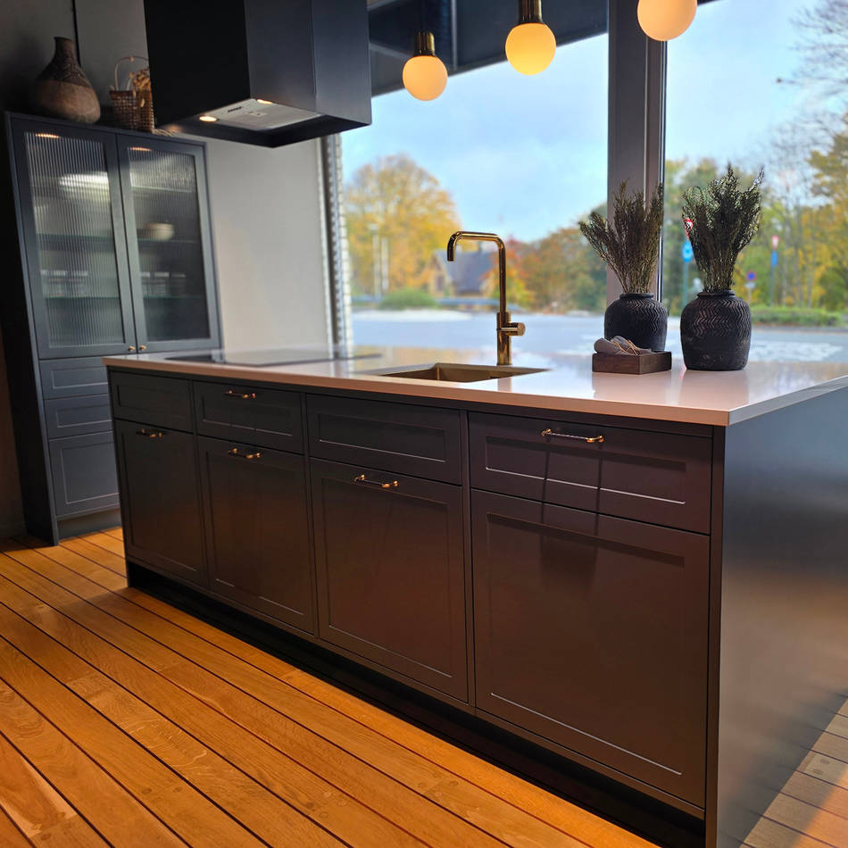 Shaker-kjøkken i antracitgrå