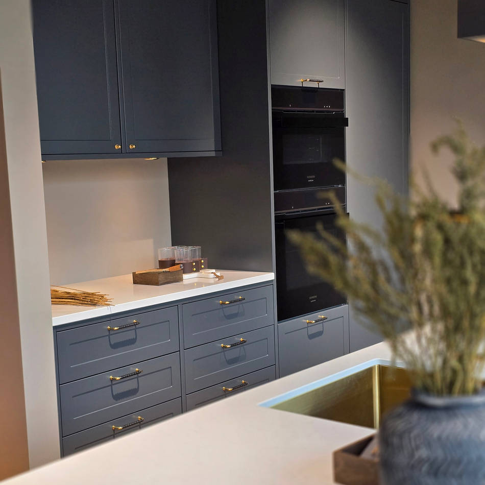 Shaker-kjøkken i antracitgrå