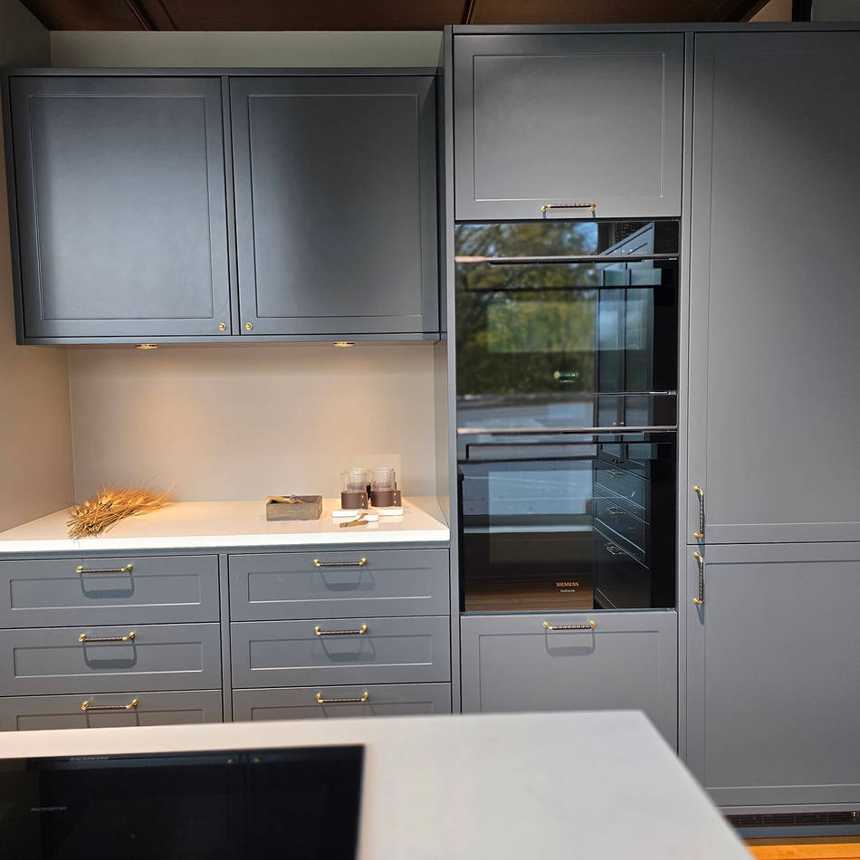 Shaker-kjøkken i antracitgrå