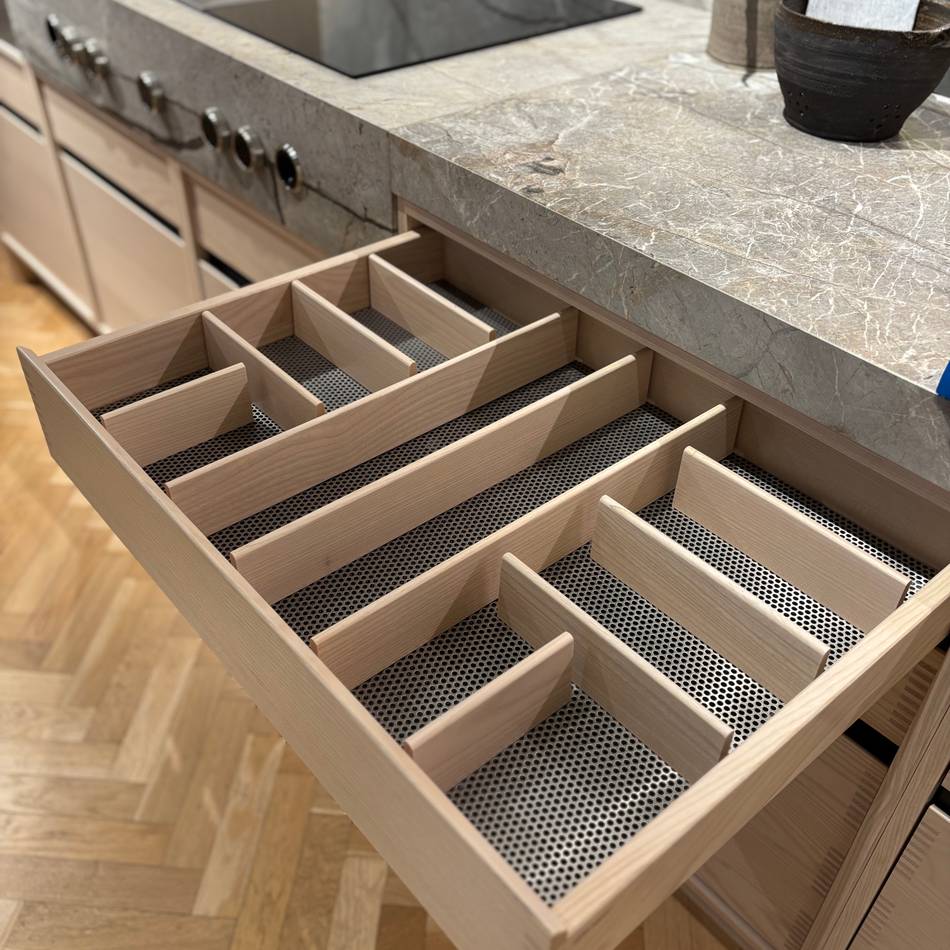 Copenhagen Vit Ask, Stenskivor & Fläkthäll