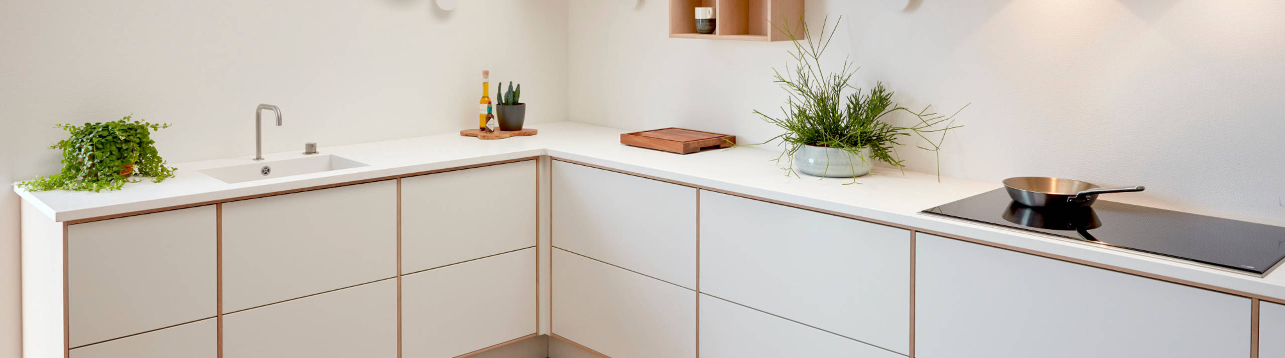 Inframe titanhvid køkken kompaktlaminat bordplade