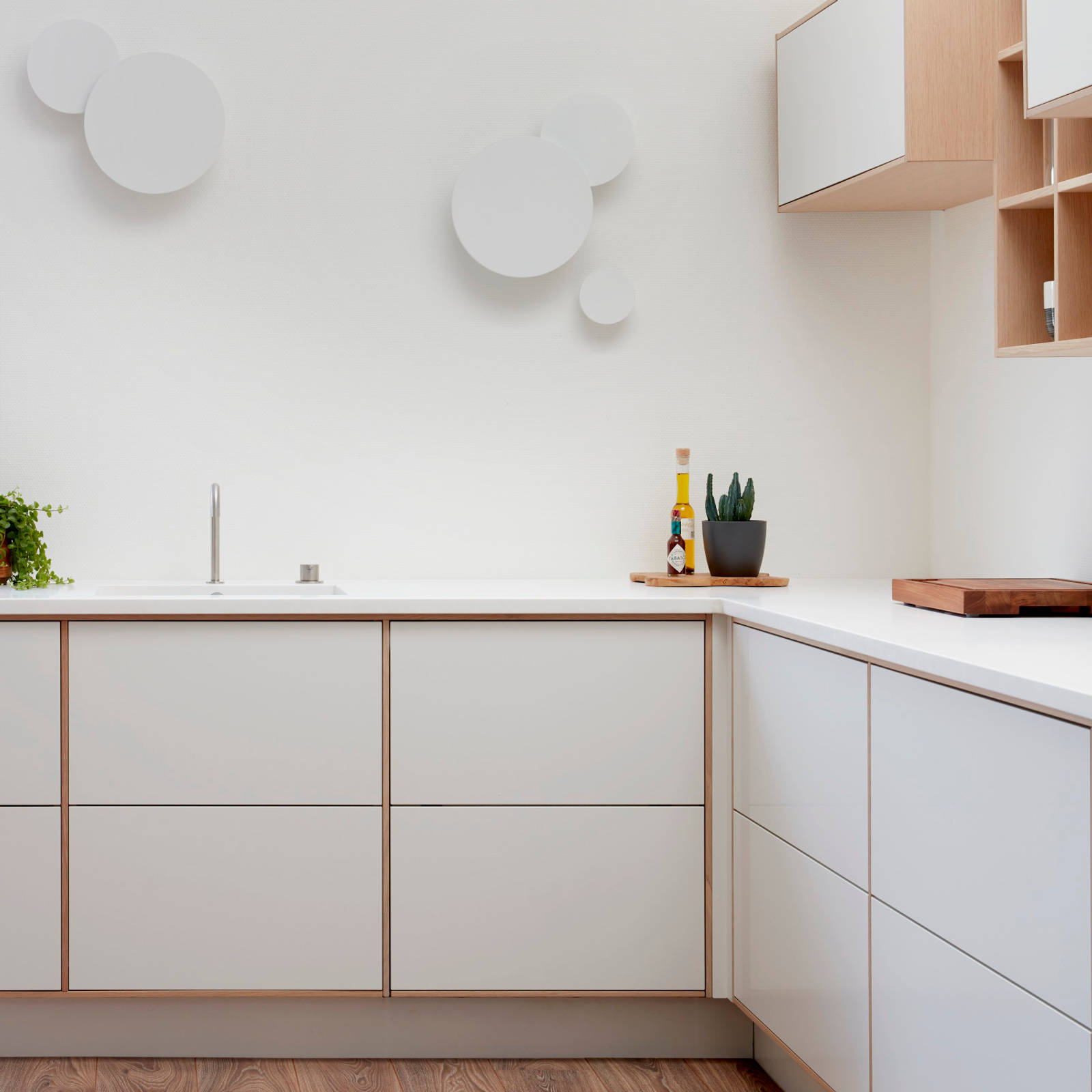 Inframe titanhvid køkken