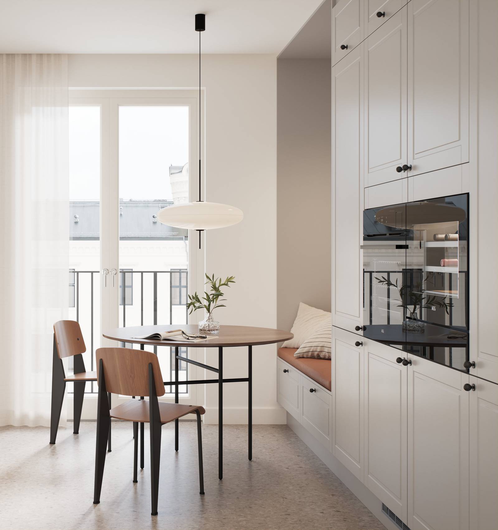 Lys grå tidløs og modern kjøkken med freste speildører som ger kjøkkenet klassiske detaljer uten å bli rustikt, sorte knotter, sort kran og sort vask.