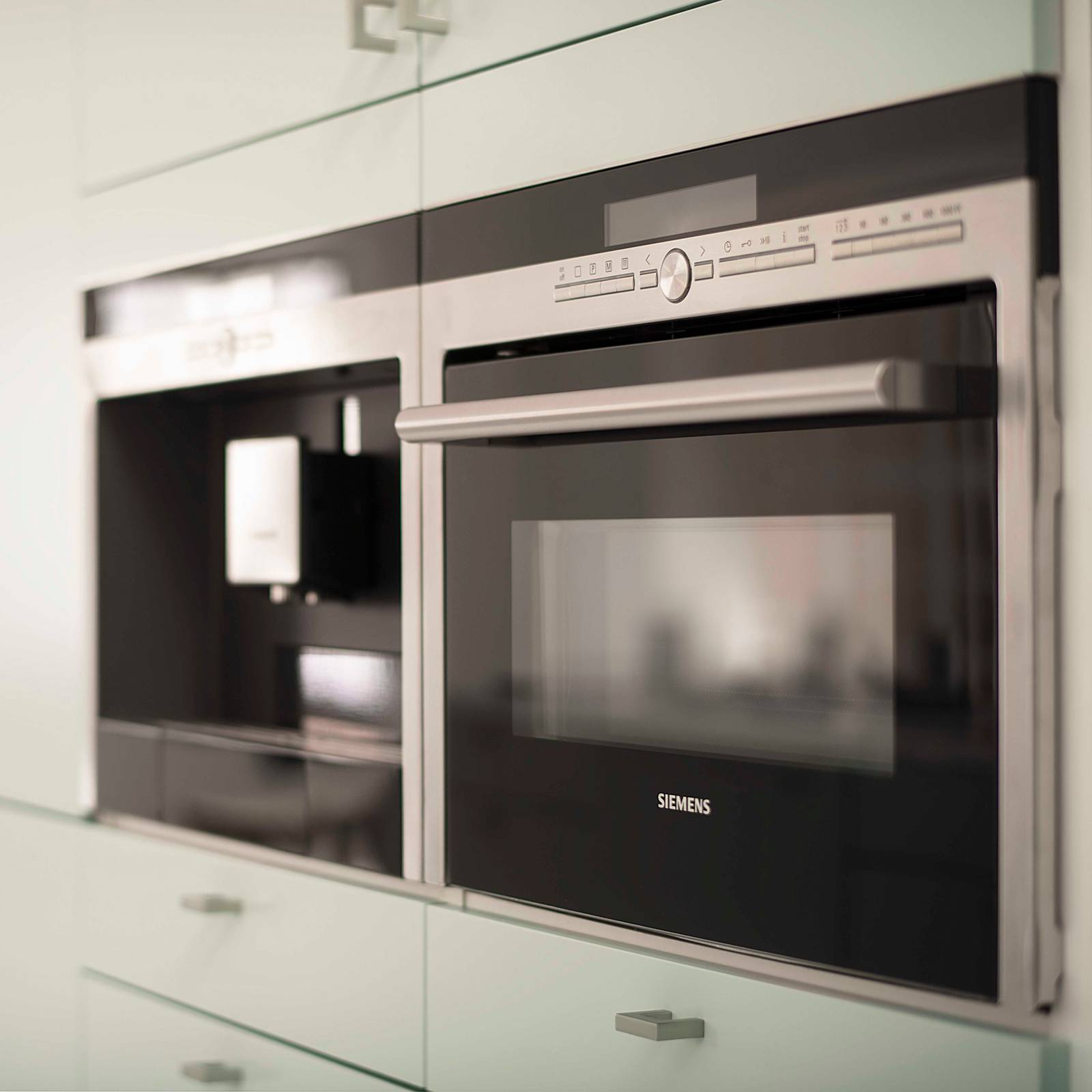 Marbodal Arkitekt plus lin - kaffemaskin och ugn från Siemens.