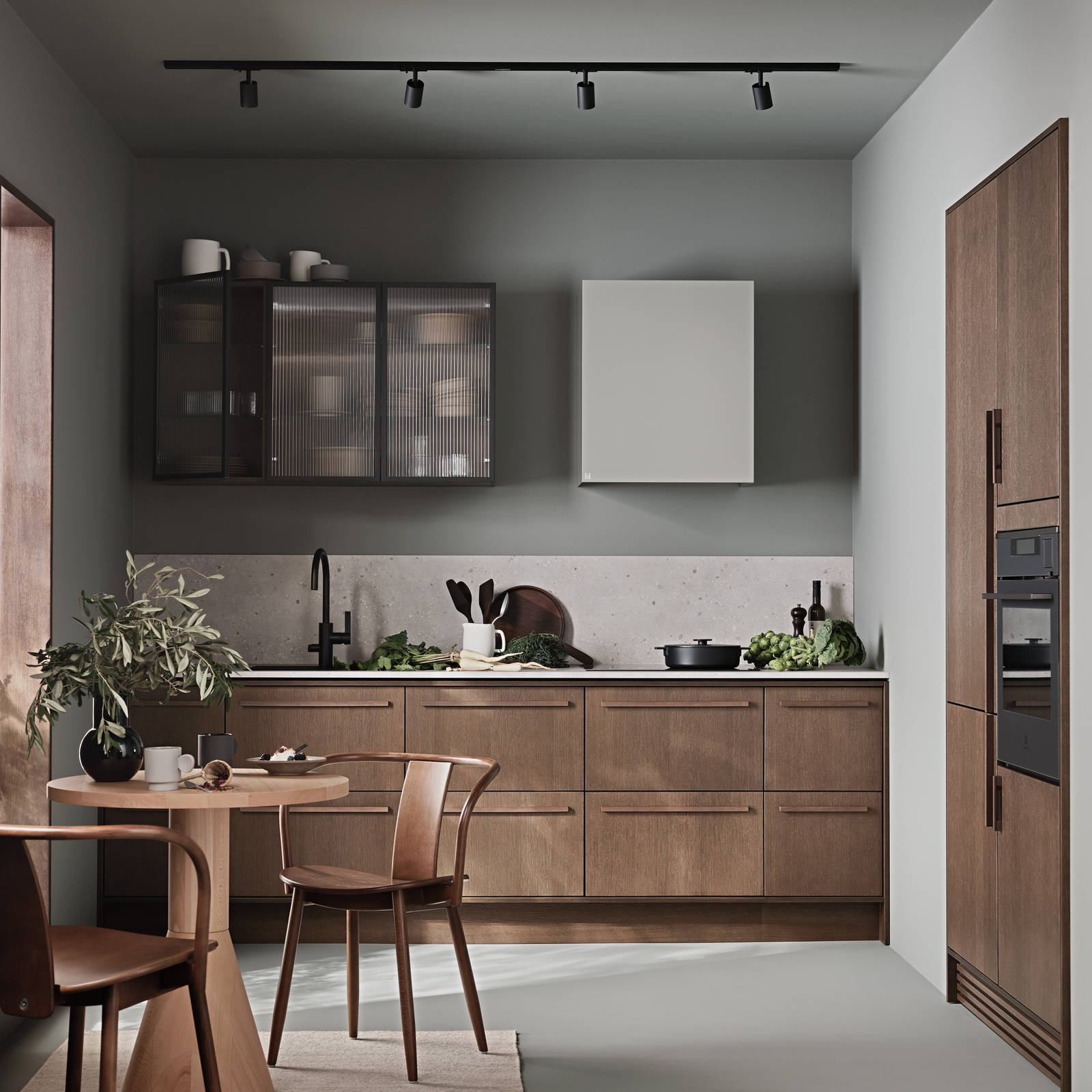 Be naturen inn og la de organiske formene møte hverdagen i Signatur Favn – et grenseløst kjøkken med naturens former i fokus.