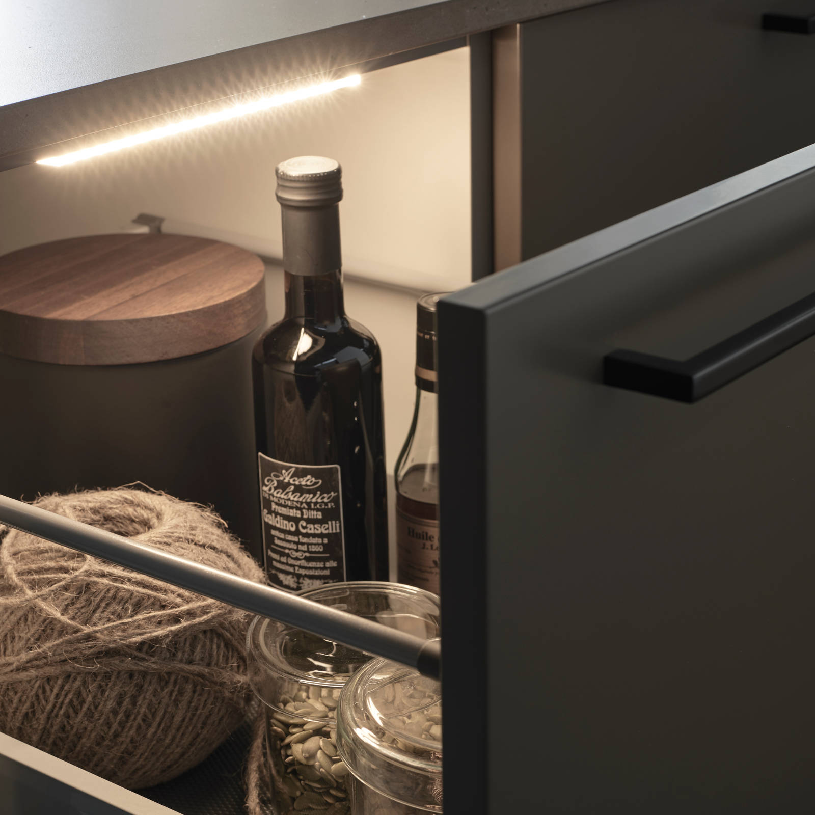 Marbodal - lådbelysning för den översta lådan. Placeras i ovankant. Bygger endast 6mm.