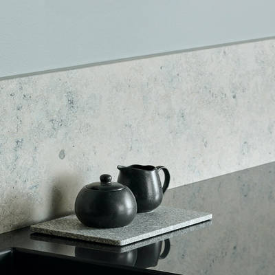 Sort køkkenvask og armatur