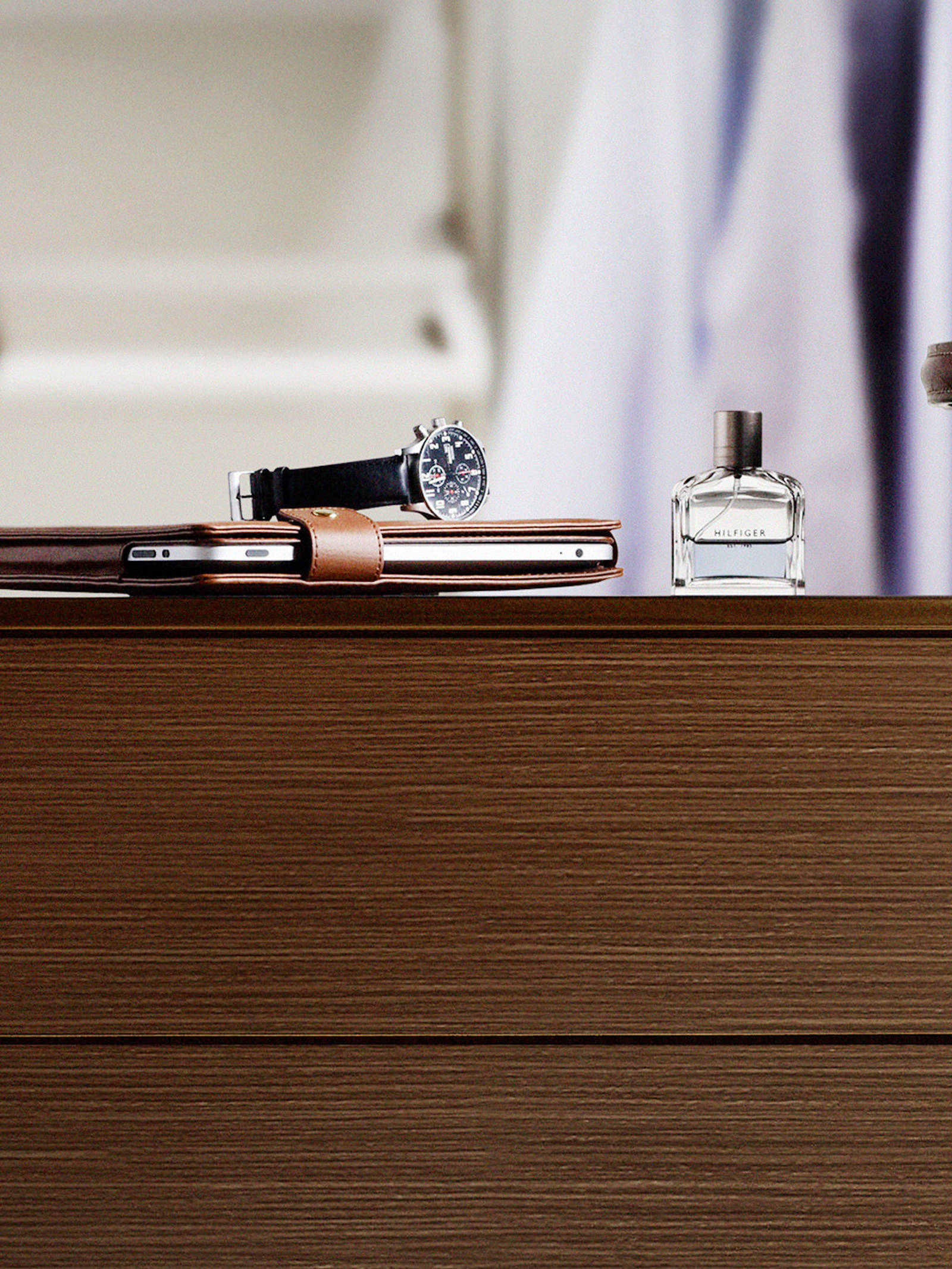 Spesialdesignet møbel med håndsydd skinntopp når kofferten din skal pakkes