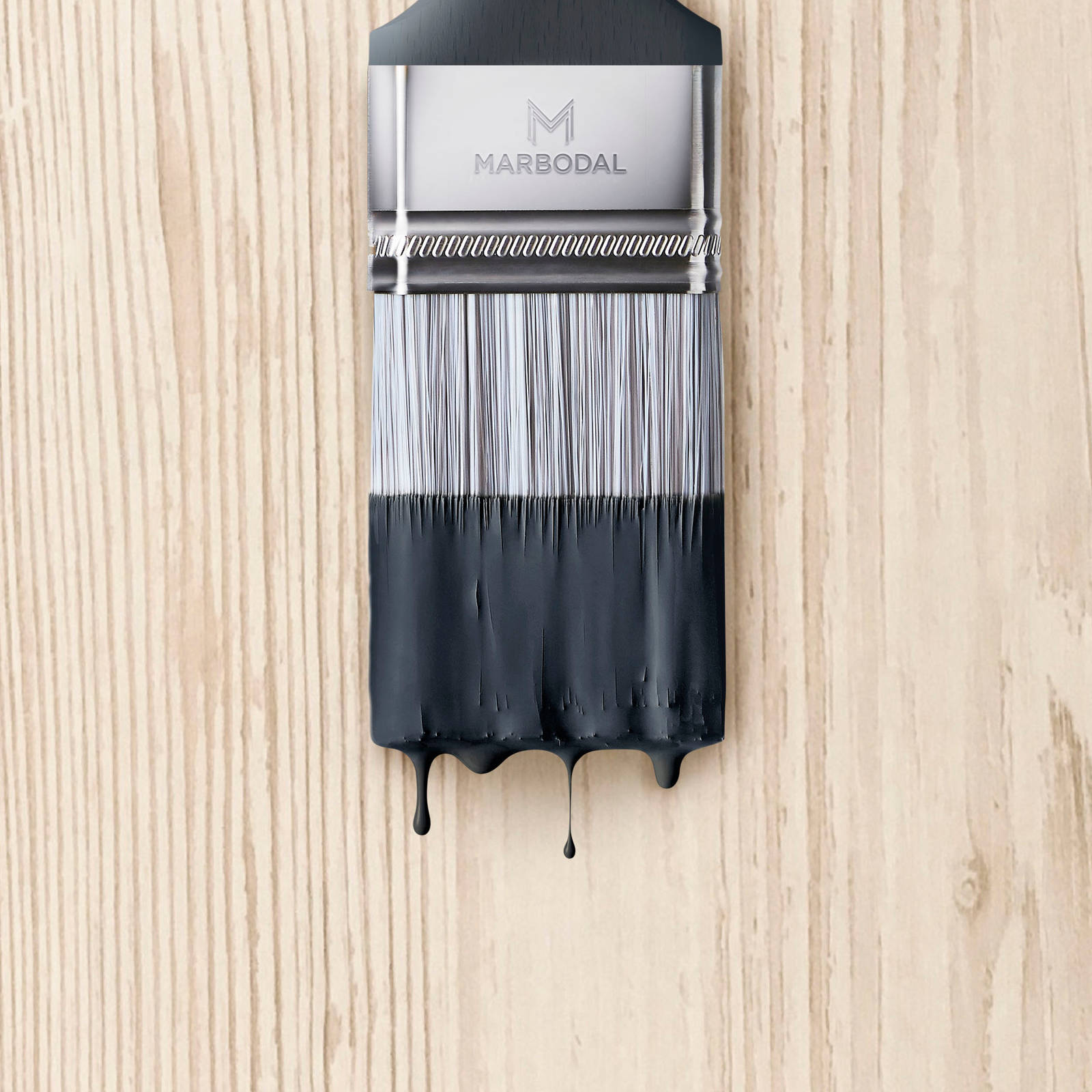 Pensel doppad i mörkblå färg