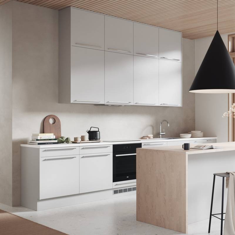 Svært prisgunstig lys grå kjøkken med rengjørings-vennlige fronter med laminatbenkeplate eik, bardisk og krom håndtak