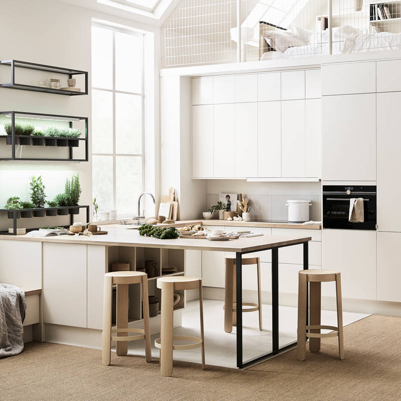 Mild og godlynt kjøkkenmodell i lys eik med liggende trestruktur og innfreste grep.