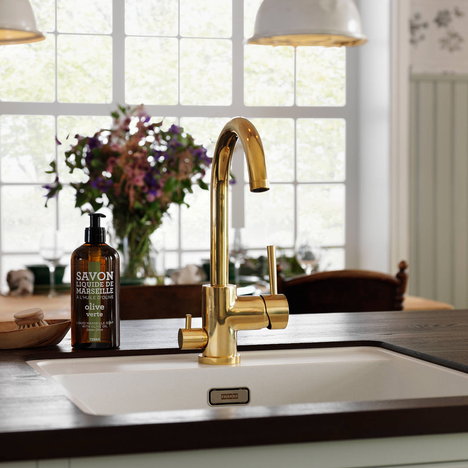 Marbodal - bänkskiva Thermo Ask porslinsho och blandare i mässing