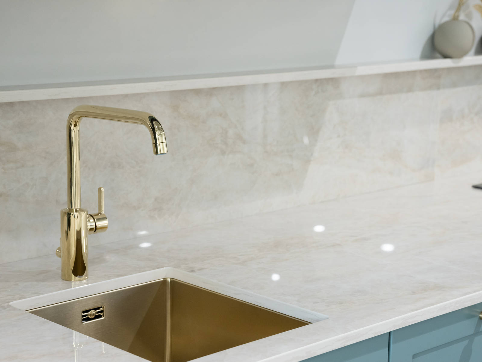 Allas Stala, Damixa hana