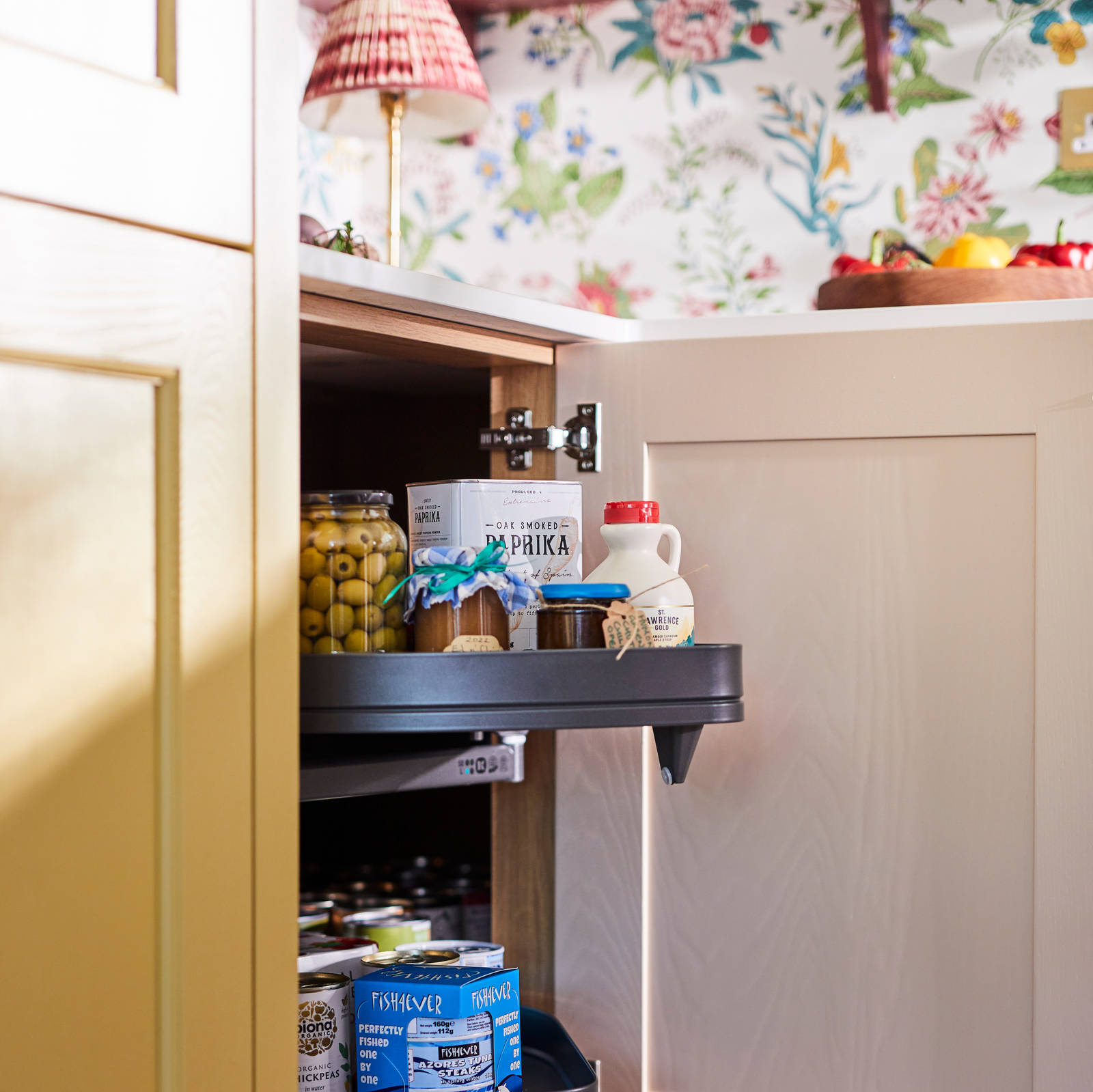 Open cabinet with pull-out corner storage solution