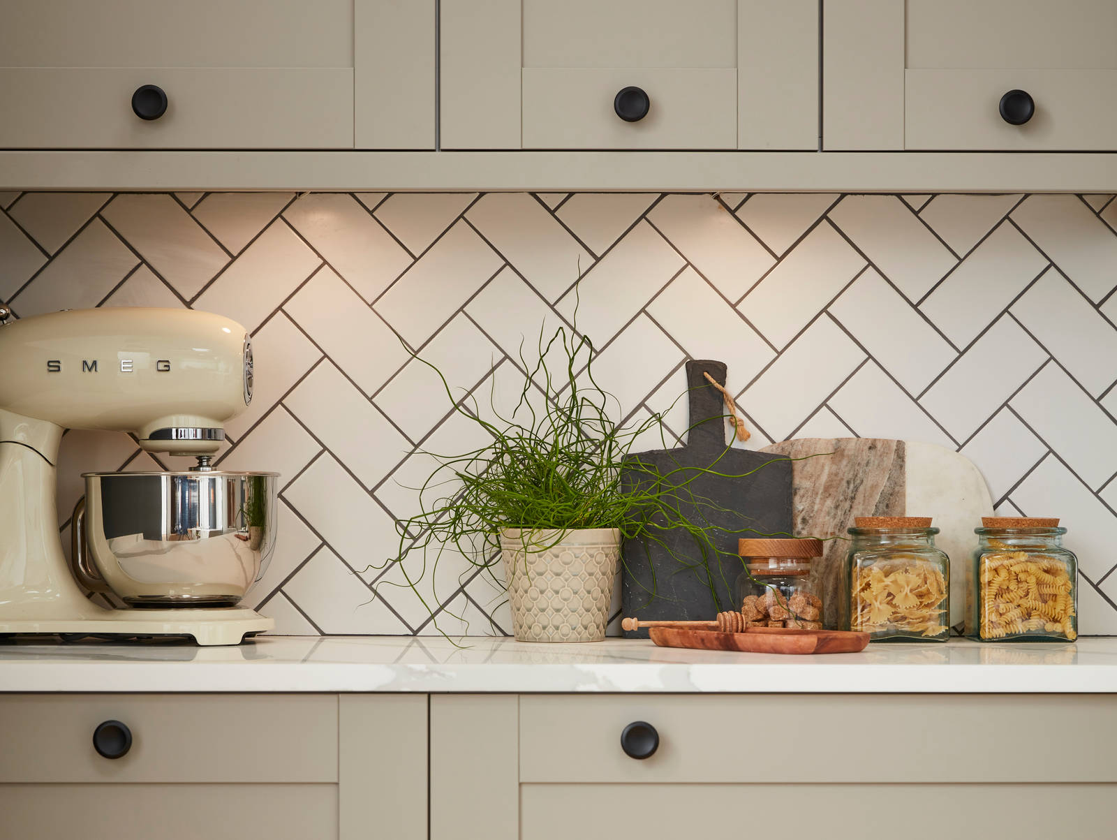 Tatton Kitchen by Magnet. A beautiful easy to use kitchen with traditional features with stylish modern touches.