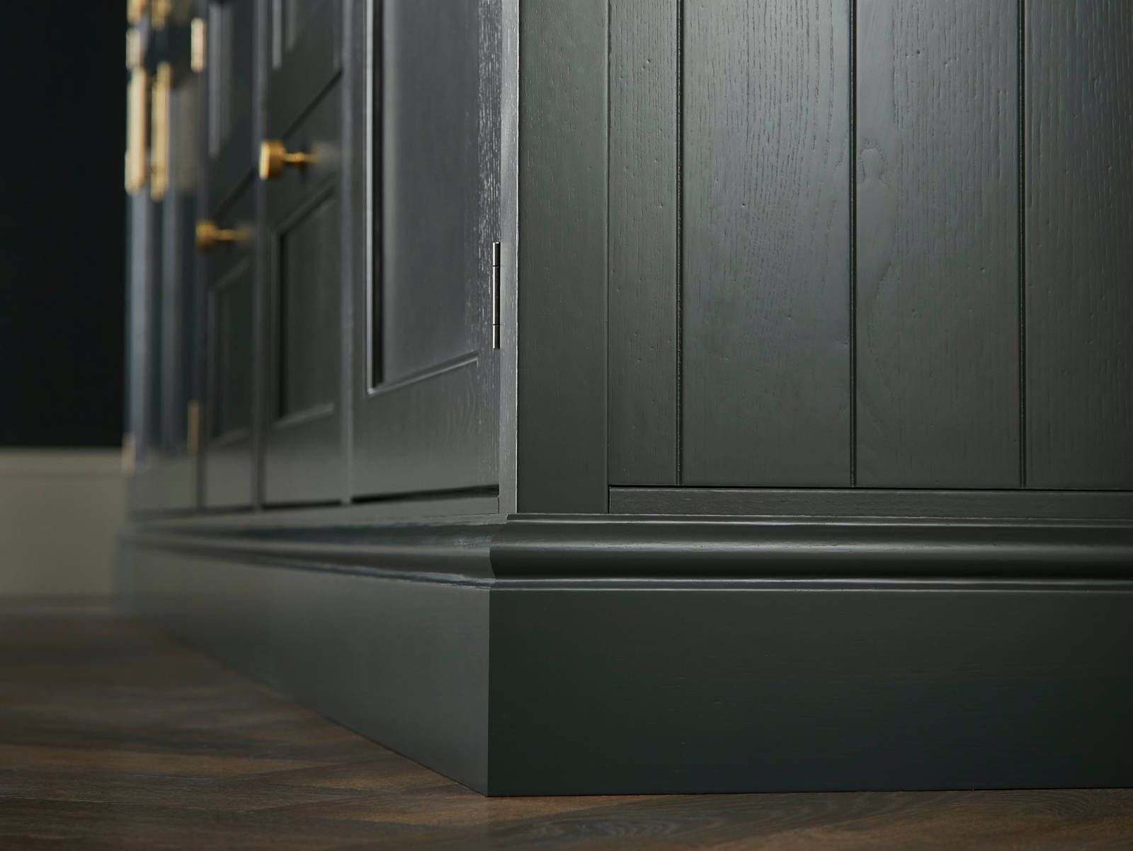 Ludlow, a traditional Shaker-style kitchen range in the shade Arboretum Green