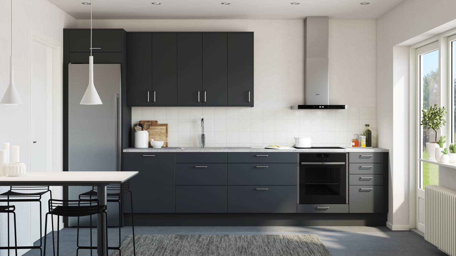 Tidlösa och stilrena Arkitekt Plus från Marbodal i den mörkblå kulören Hav, i ett litet kök.