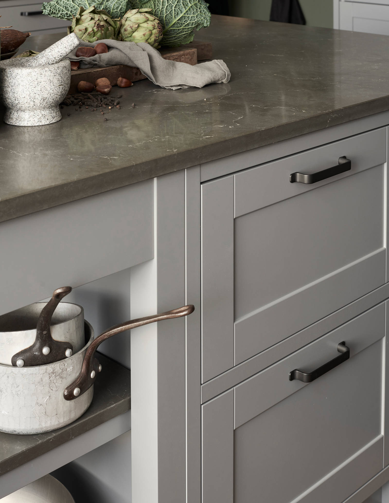 Marbodal Form Åska - avslutningshylla för köksö