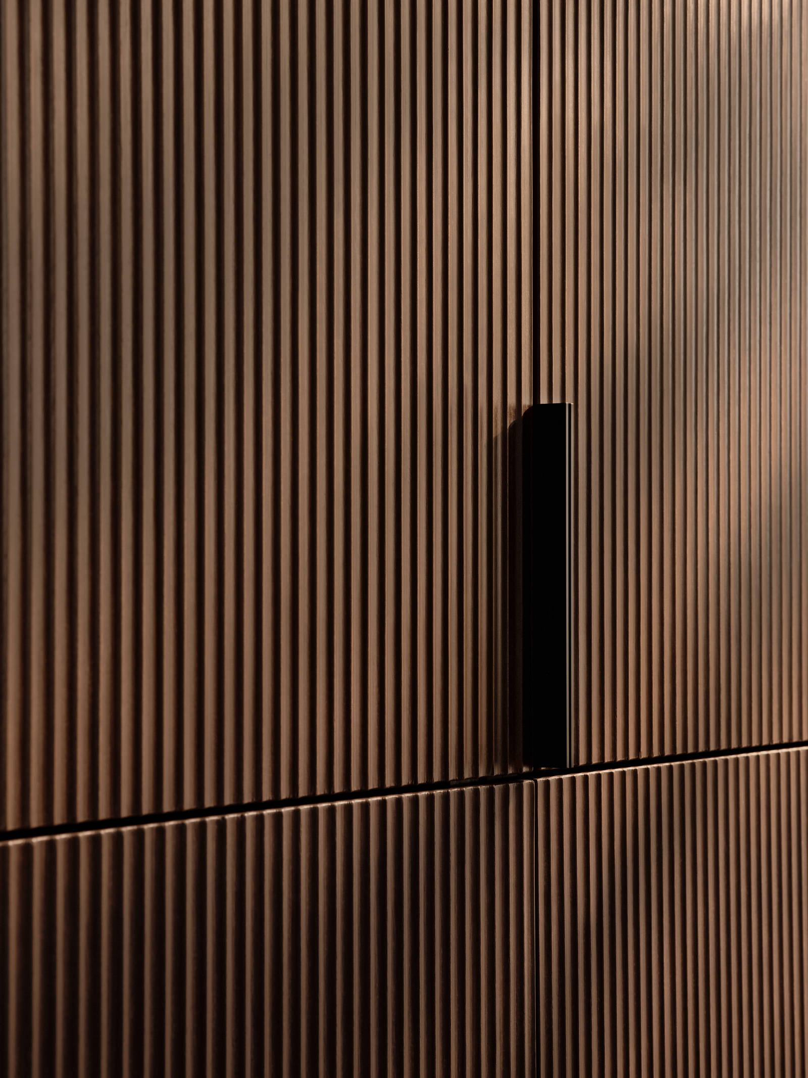 Be naturen inn og la de organiske formene møte hverdagen i Signatur Favn – et grenseløst kjøkken med naturens former i fokus.