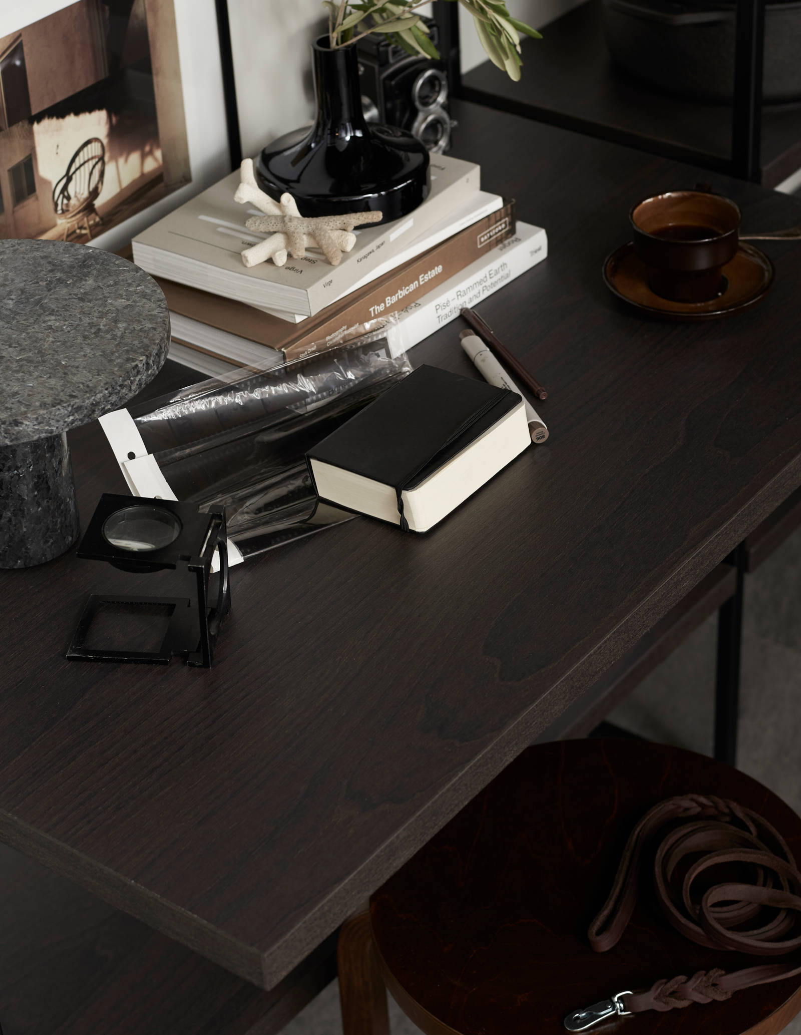 Line er en stilren kjøkkenmodell med et stort designregister. De slette MDF-frontene kan males i alle Sigdals standardfarger, eller valgfri NCS-farge mot et pristillegg.