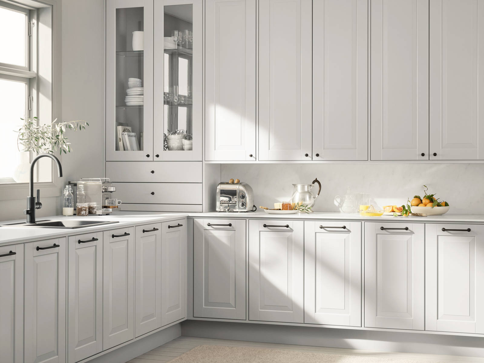 Eksklusivt tradisjonskjøkken med herskapelig preg. Klassiske speilfronter med fylling og markerte profilspor som gir dybdevirkning og skyggespill. Herregaard leveres med fronter i MDF eller eik.