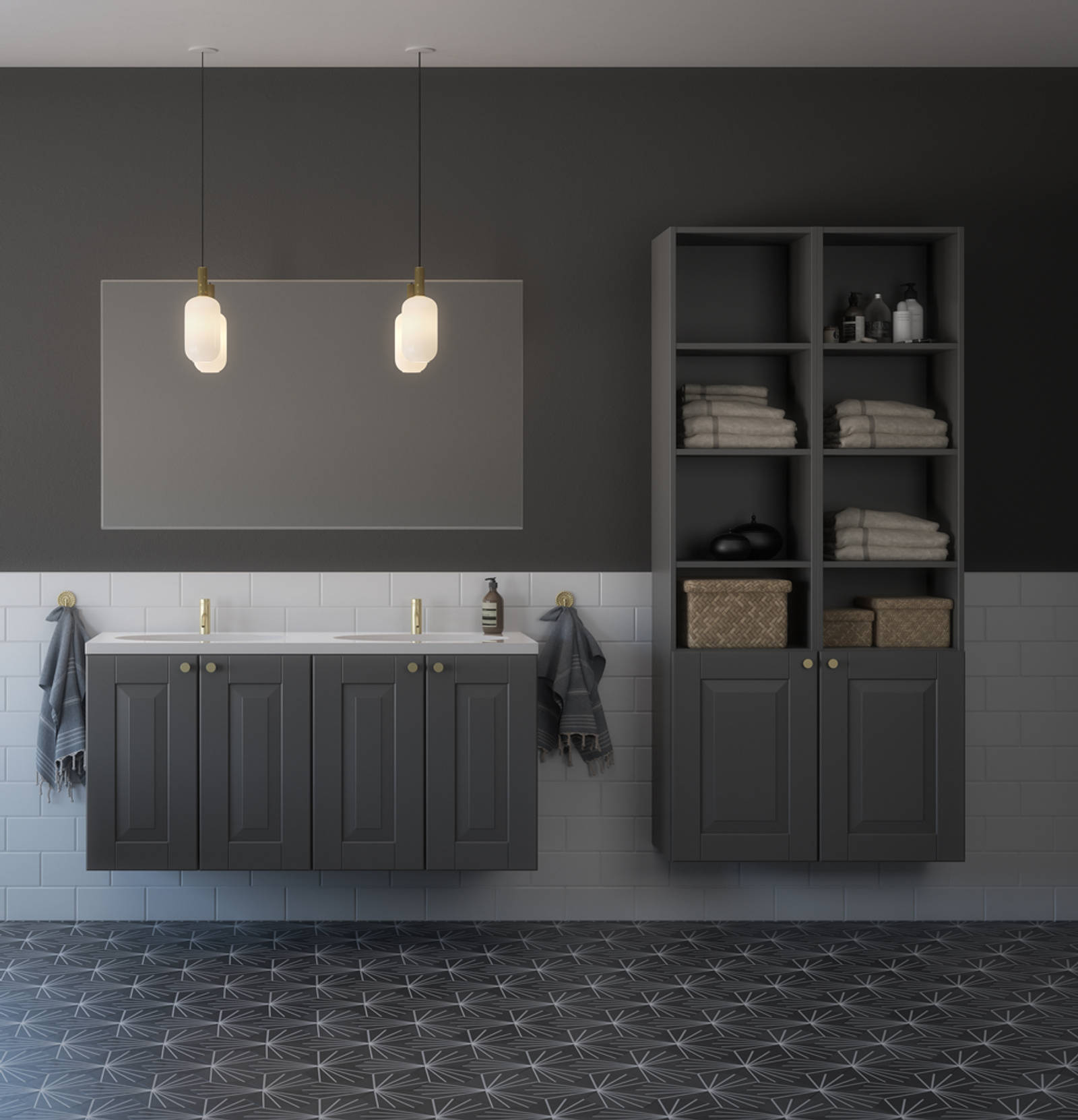 En gedigen, klassisk baderomsløsning, tradisjonsinnredning med ramme i tre og profilert fylling.