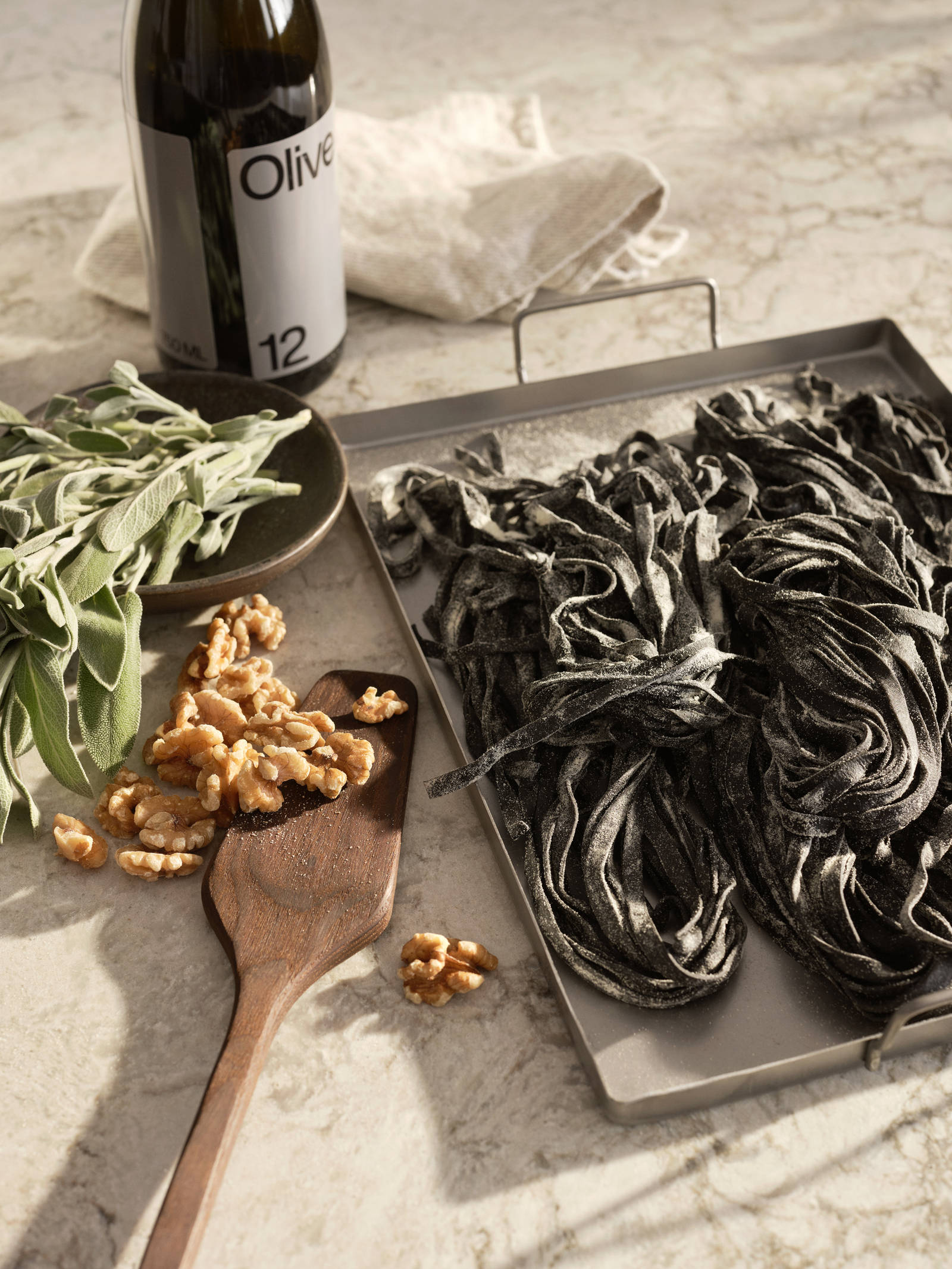 Be naturen inn og la de organiske formene møte hverdagen i Signatur Favn – et grenseløst kjøkken med naturens former i fokus.