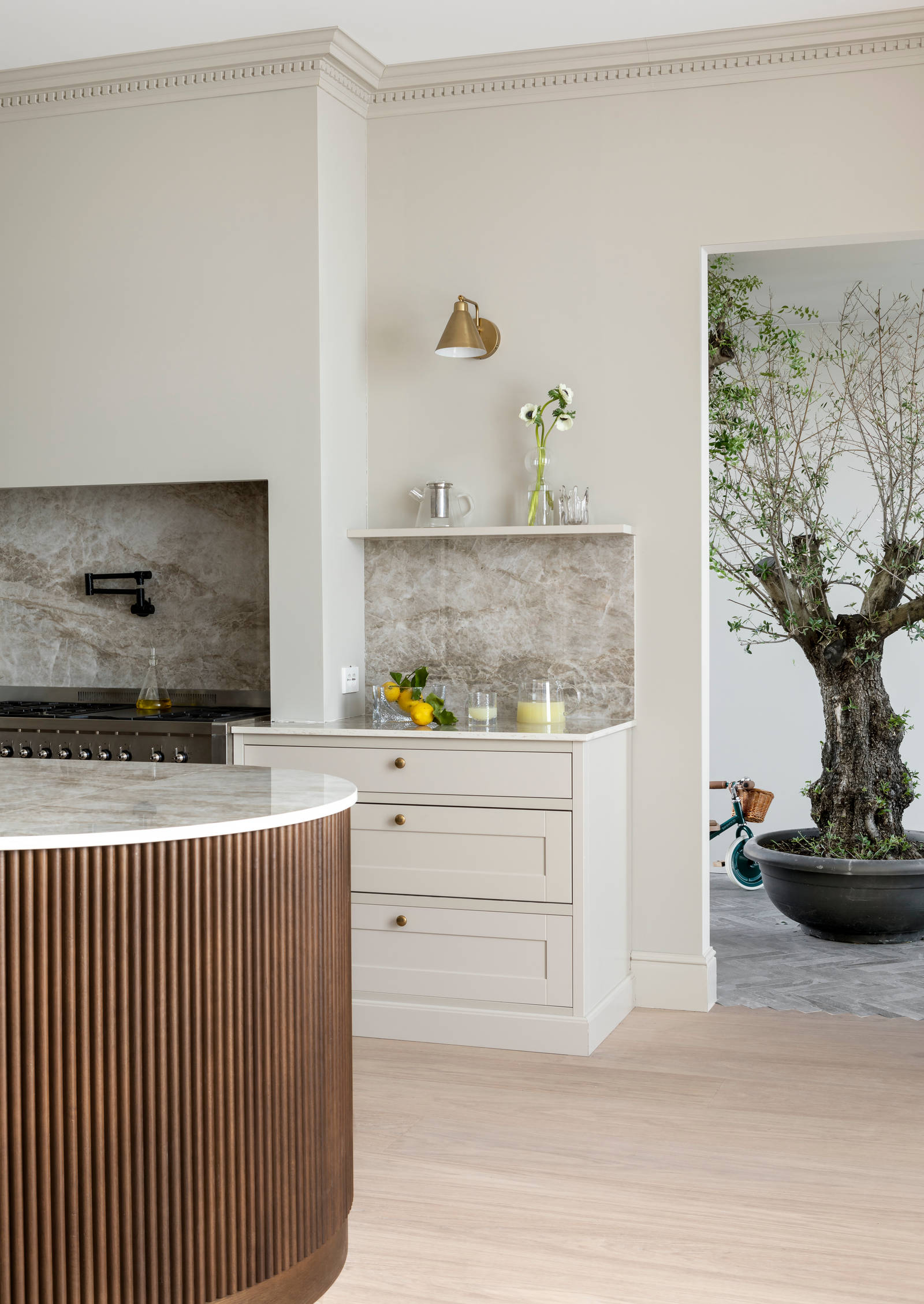 Vår vakre Scala Inframe modell i fargen soothing beige på Lindhjem gård.

Vår vakre Scala Inframe modell i fargen soothing beige på Lindhjem gård. 
Stylist: Maria Hove Vestre @mariahovevestre.
Fotograf: Anne Bråtveit @annemeranda_photo
Studio: @05oslo.