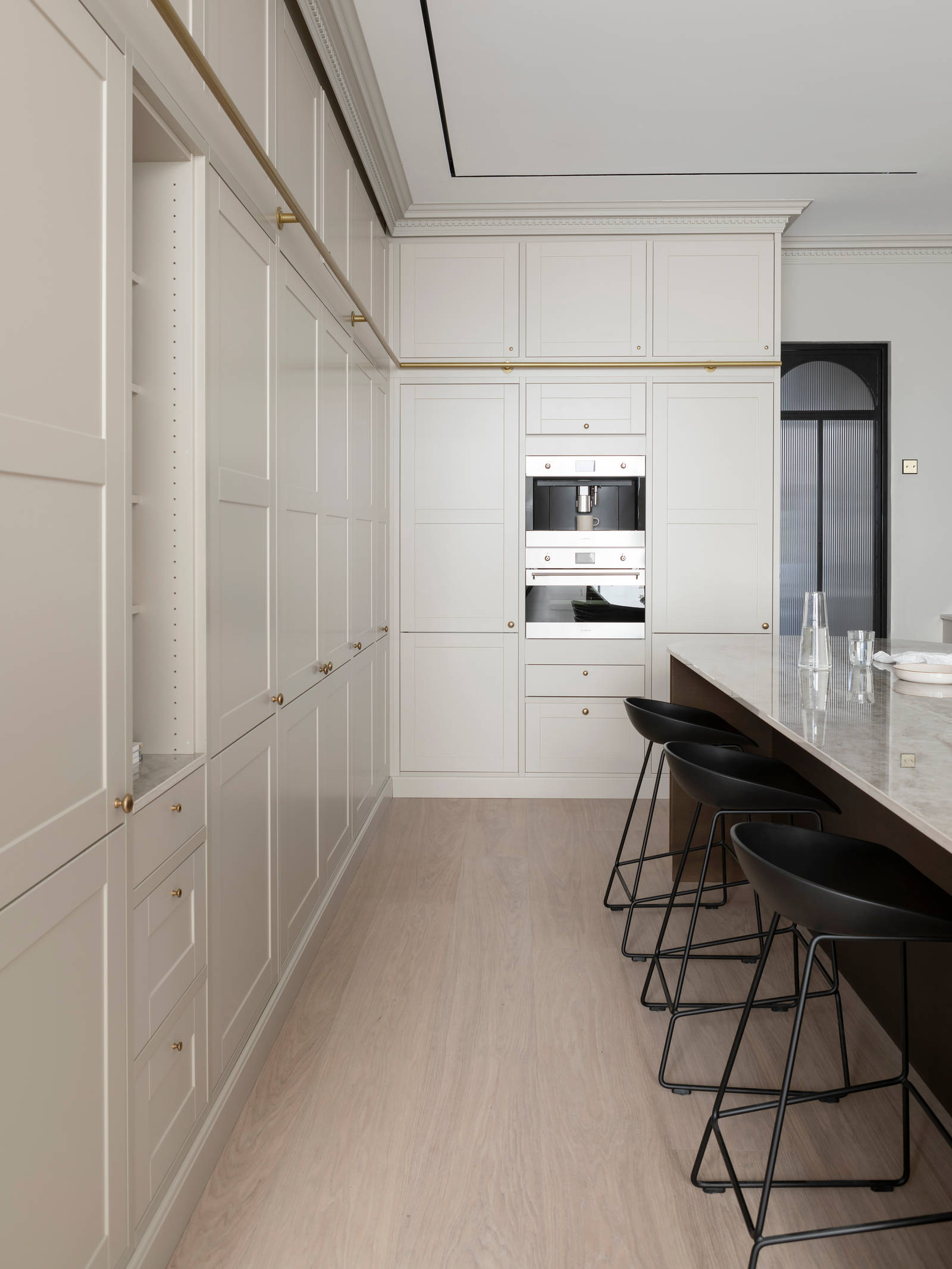 Vår vakre Scala Inframe modell i fargen soothing beige på Lindhjem gård. 
Stylist: Maria Hove Vestre @mariahovevestre.
Fotograf: Anne Bråtveit @annemeranda_photo
Studio: @05oslo.