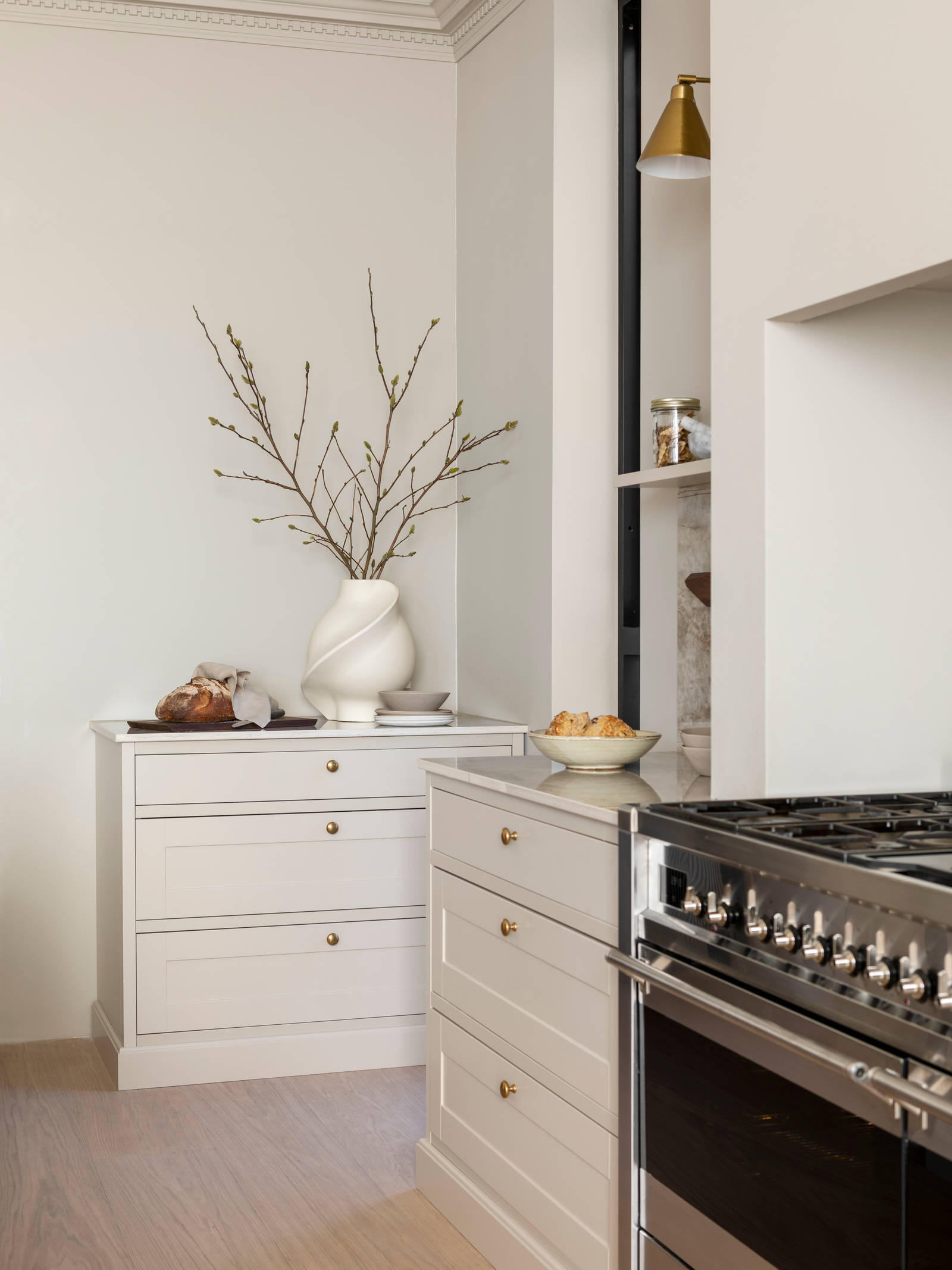 Vår vakre Scala Inframe modell i fargen soothing beige på Lindhjem gård. 
Stylist: Maria Hove Vestre @mariahovevestre.
Fotograf: Anne Bråtveit @annemeranda_photo
Studio: @05oslo.