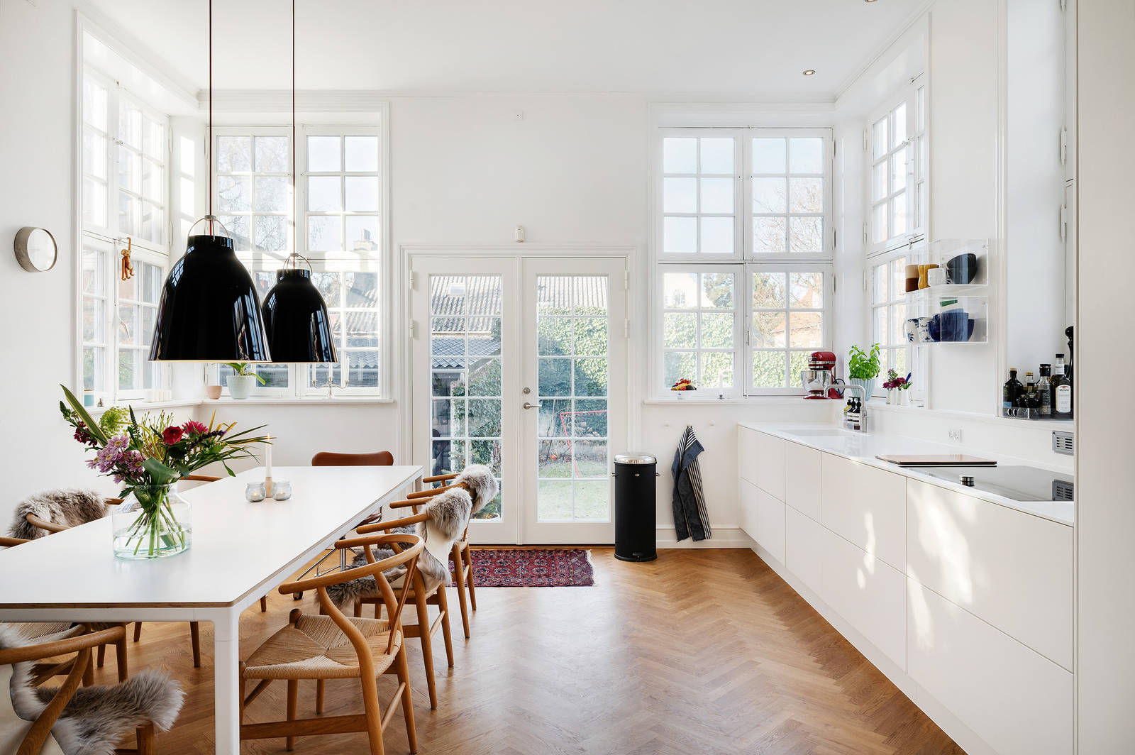 Tillbyggnad till herrgård med kök-matsal och härligt ljusinsläpp