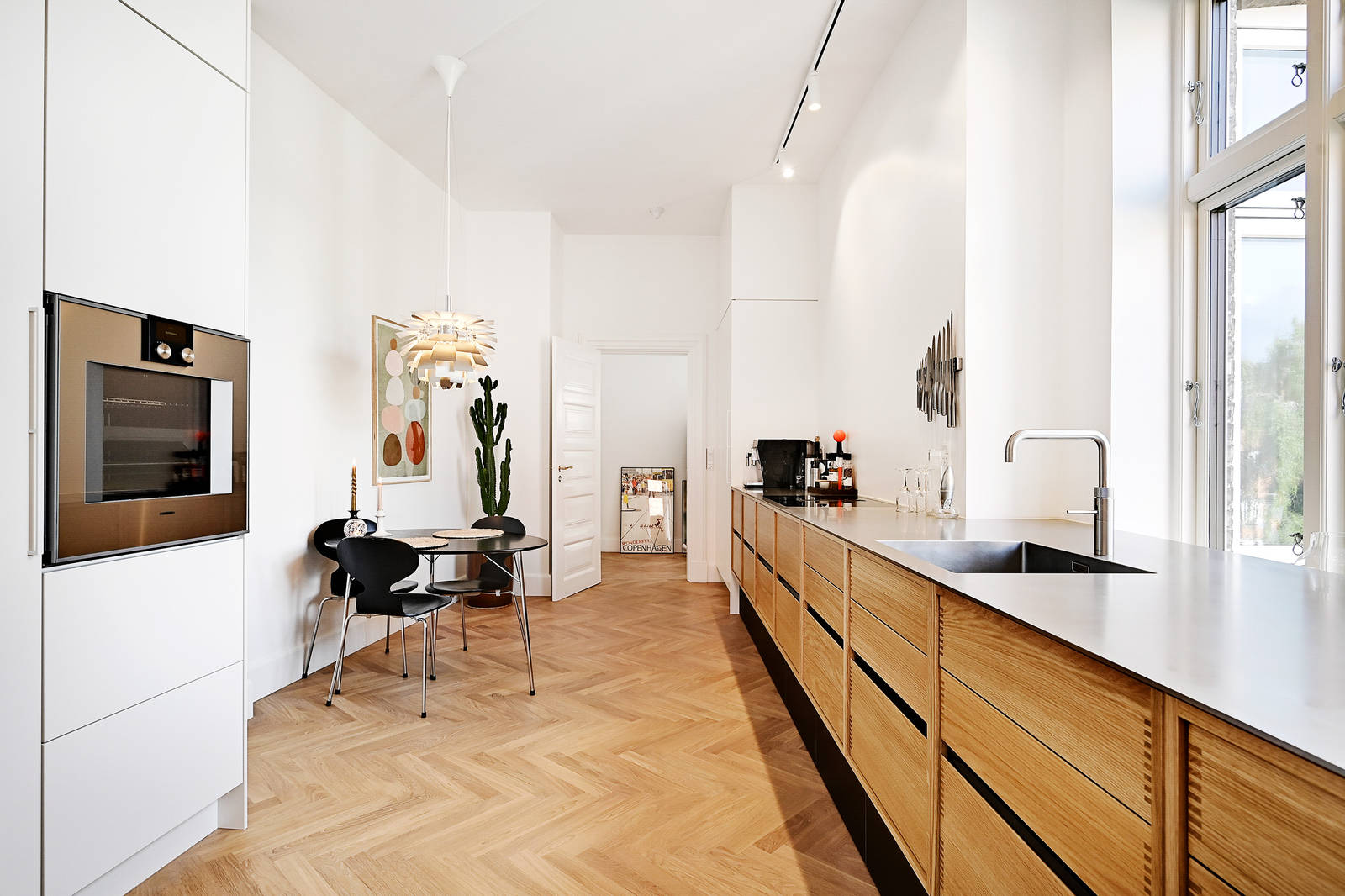 Snekkerkjøkken i eik i leilighet