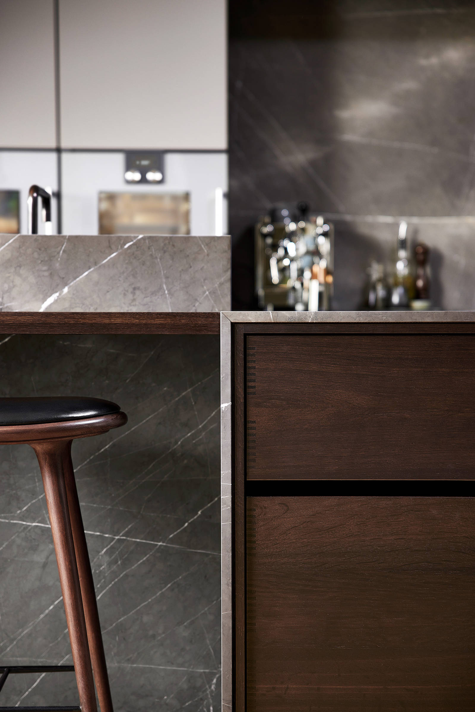 Uno Form Alba – Zweifarbige U-Küche in Beige und Eiche – Beige UT140 matt / Eiche natur geölt