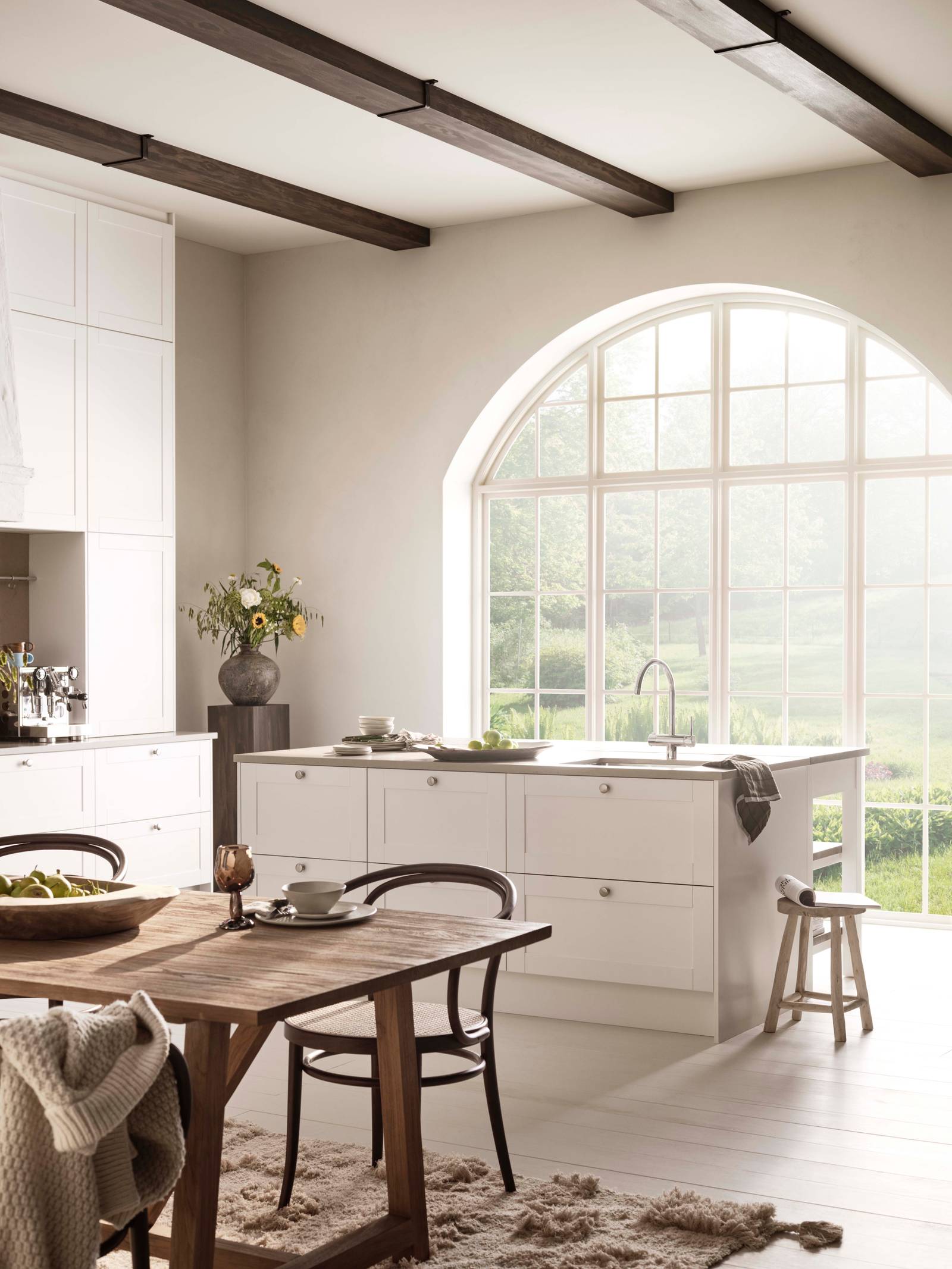 Scala er en tidløs kjøkkenmodell med sine karakteristiske slette fyllinger. Modellen passer like godt til moderne som klassiske kjøkken.