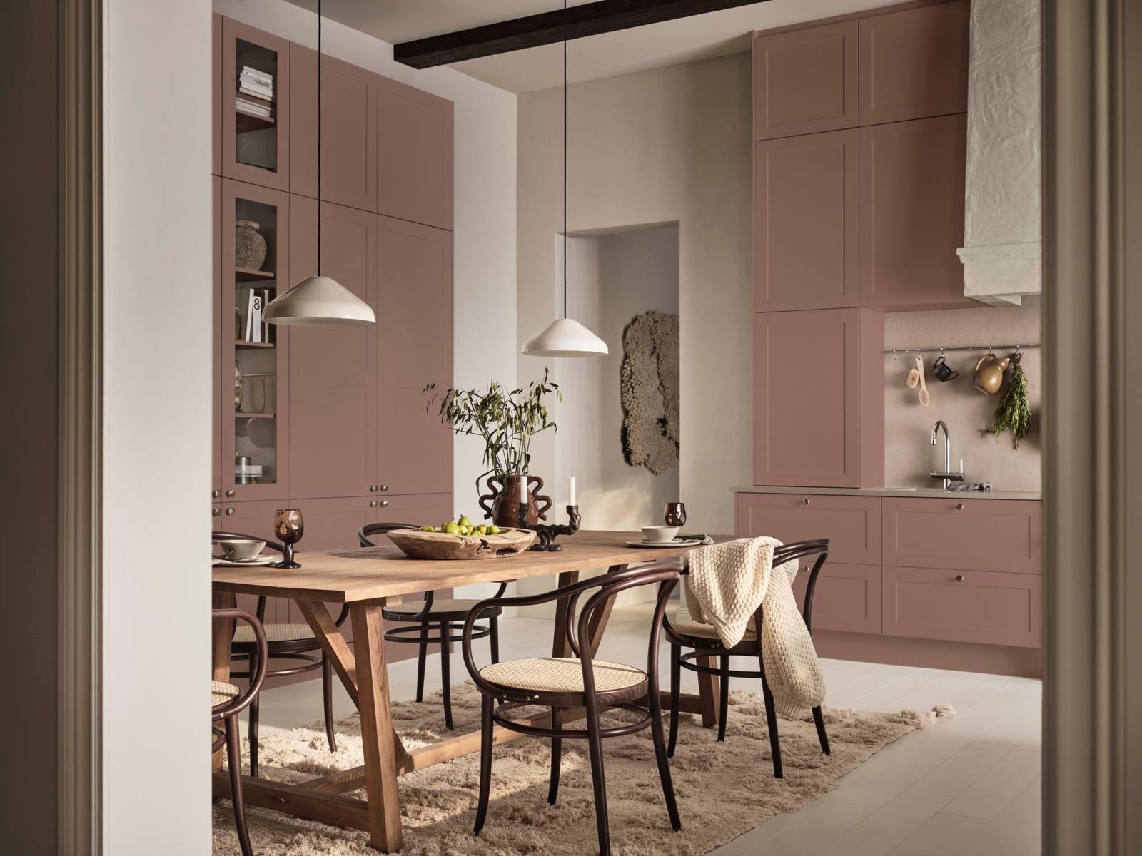 Scala er en klassisk kjøkkenmodell med moderne preg. Tidløs modell, med moderne linjer som gjør den relevant nå.