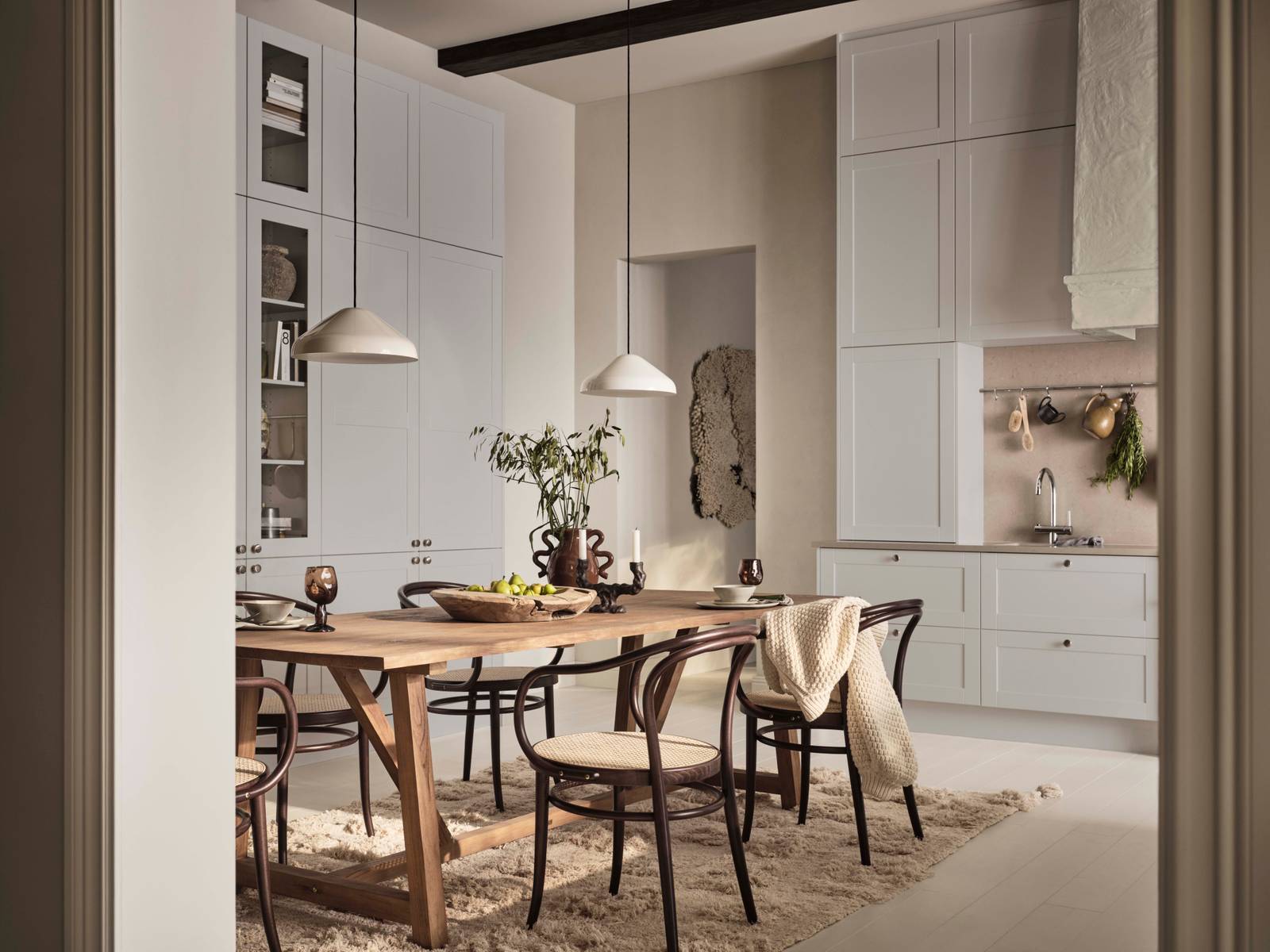 Scala er en klassisk kjøkkenmodell med moderne preg. Tidløs modell, med moderne linjer som gjør den relevant nå.