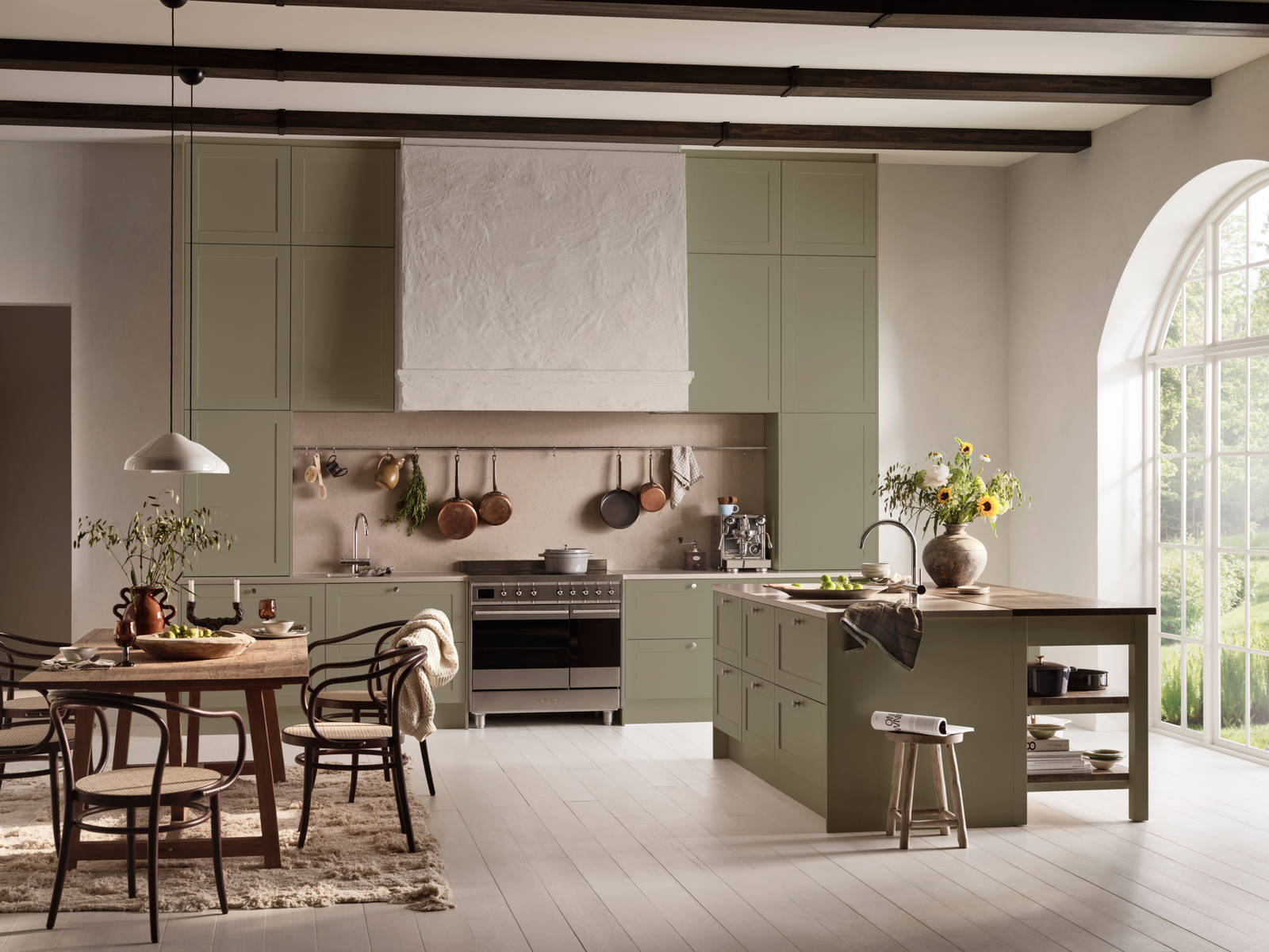 Scala er en klassisk kjøkkenmodell med moderne preg. Tidløs modell, med moderne linjer som gjør den relevant nå.