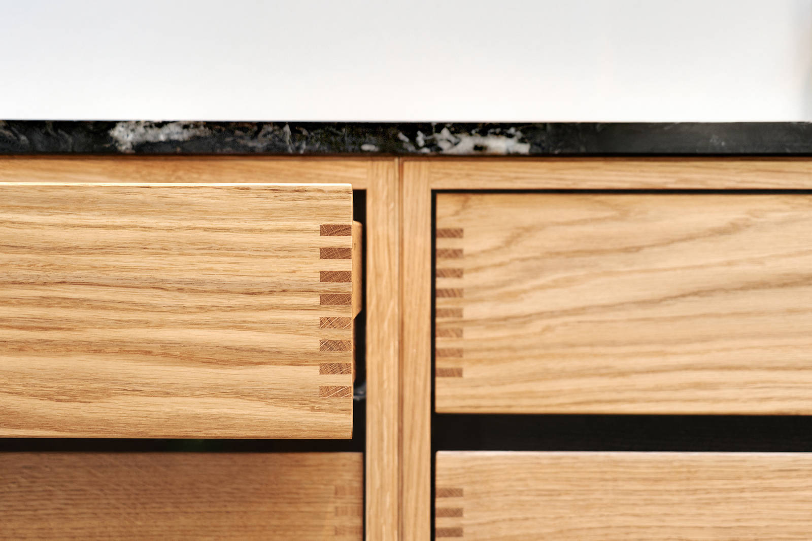 På Copenhagen får man nogle flotte kontraster i fingersamlingerne, fordi endetræet har en mørkere tone