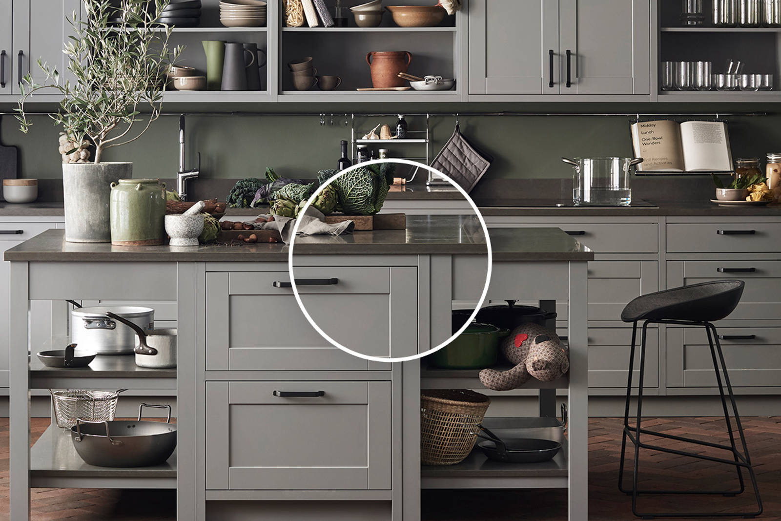 Form plus, ett kök med platsbyggd känsla