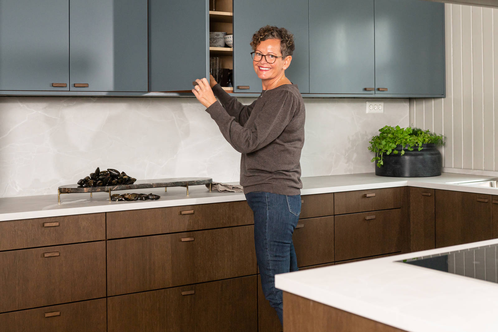 Familien Færgestad fikk nytt kjøkken ved å bytte kjøkkenfronter, dermed sparte de både penger og miljø. Se forvandlingen på nettsiden vår.