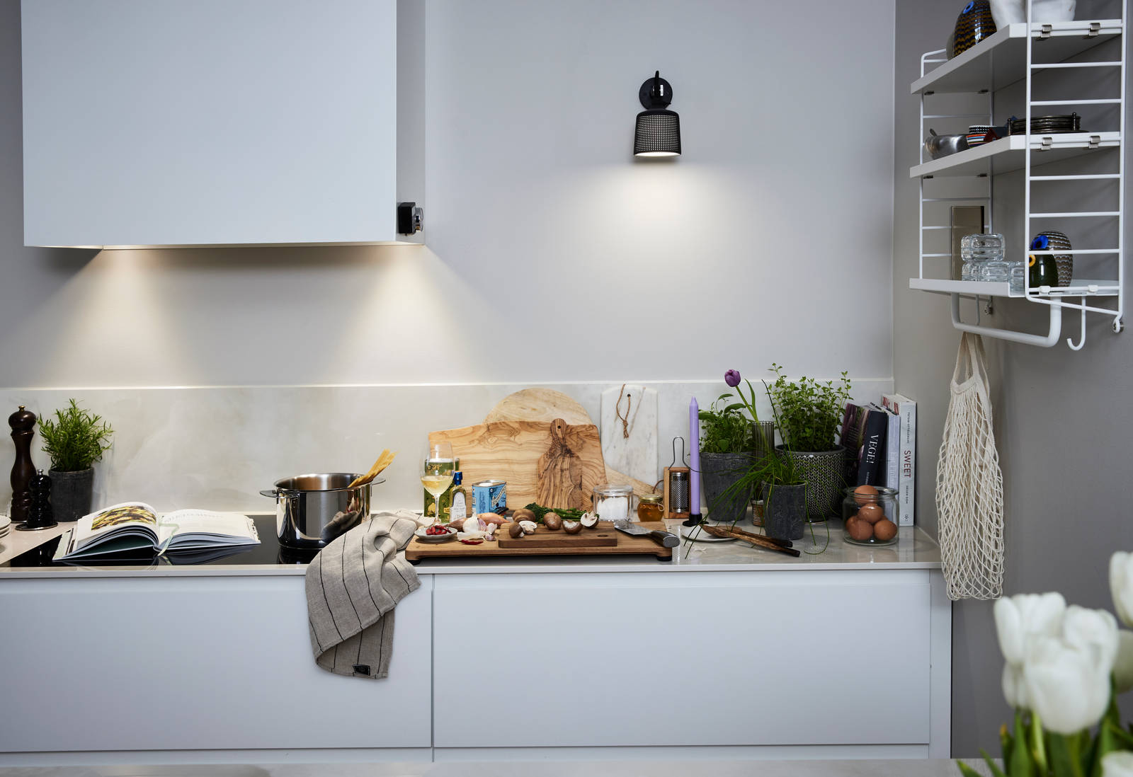 Ovet 279,969 ja saarekkeen takana 965. taso Dekton Helena, allas MX-70, hana Oras 3031F, koneet Miele