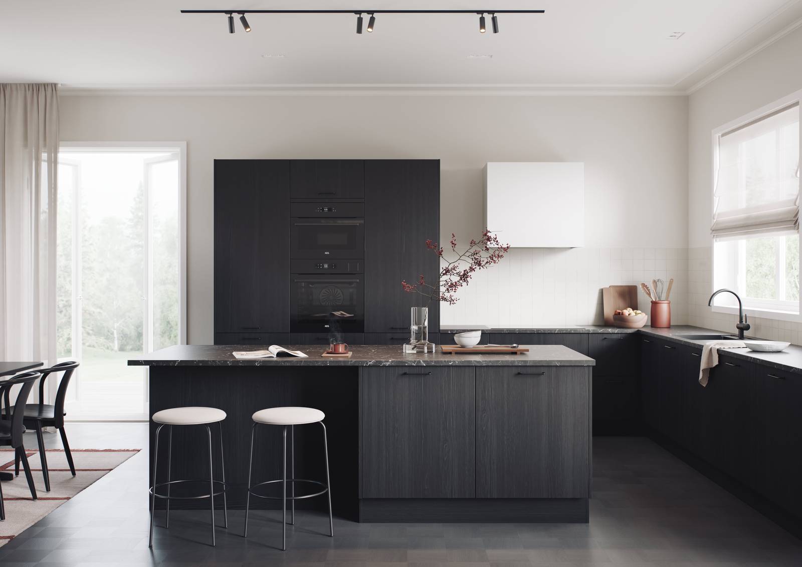 Moderne kjøkkenmodell med slette og slitesterke melaminbelagte fronter i stående trestruktur, brun eik og marmor benkeplate