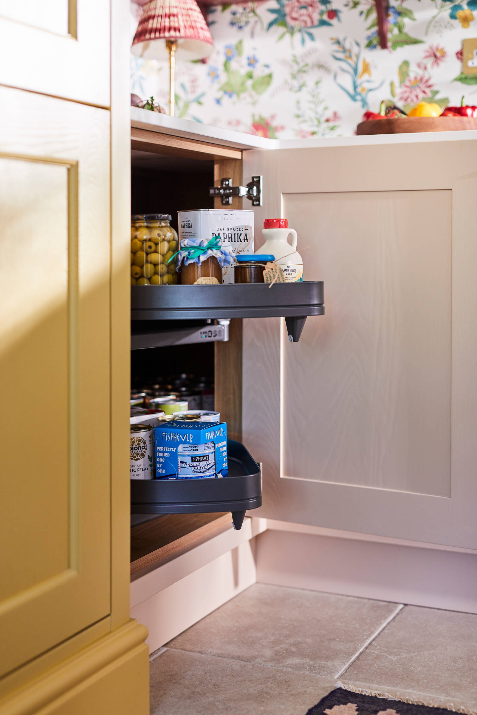 Open cabinet with pull-out corner storage solution