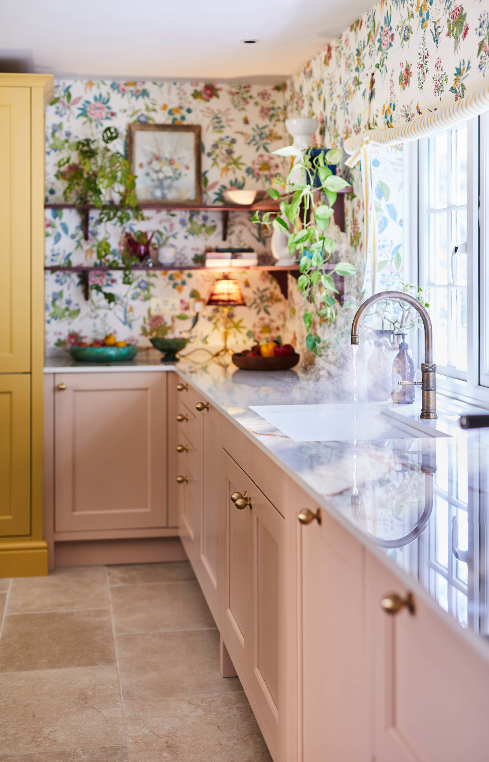 Quooker Fusion Round Tap in Brass
running hot water in Sophies colourful maximalist kitchen