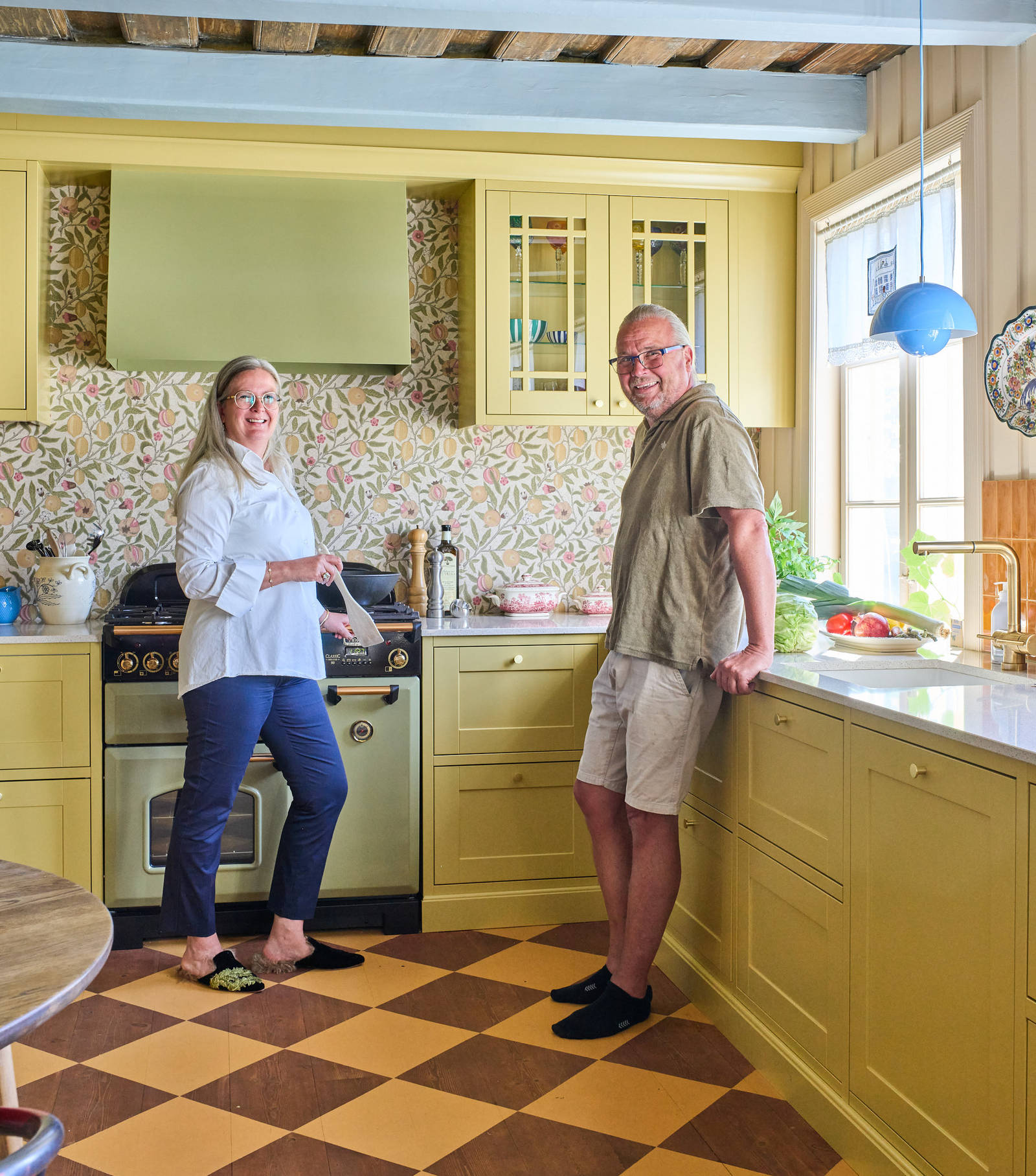 Nina og Bror i kjøkkenet sin