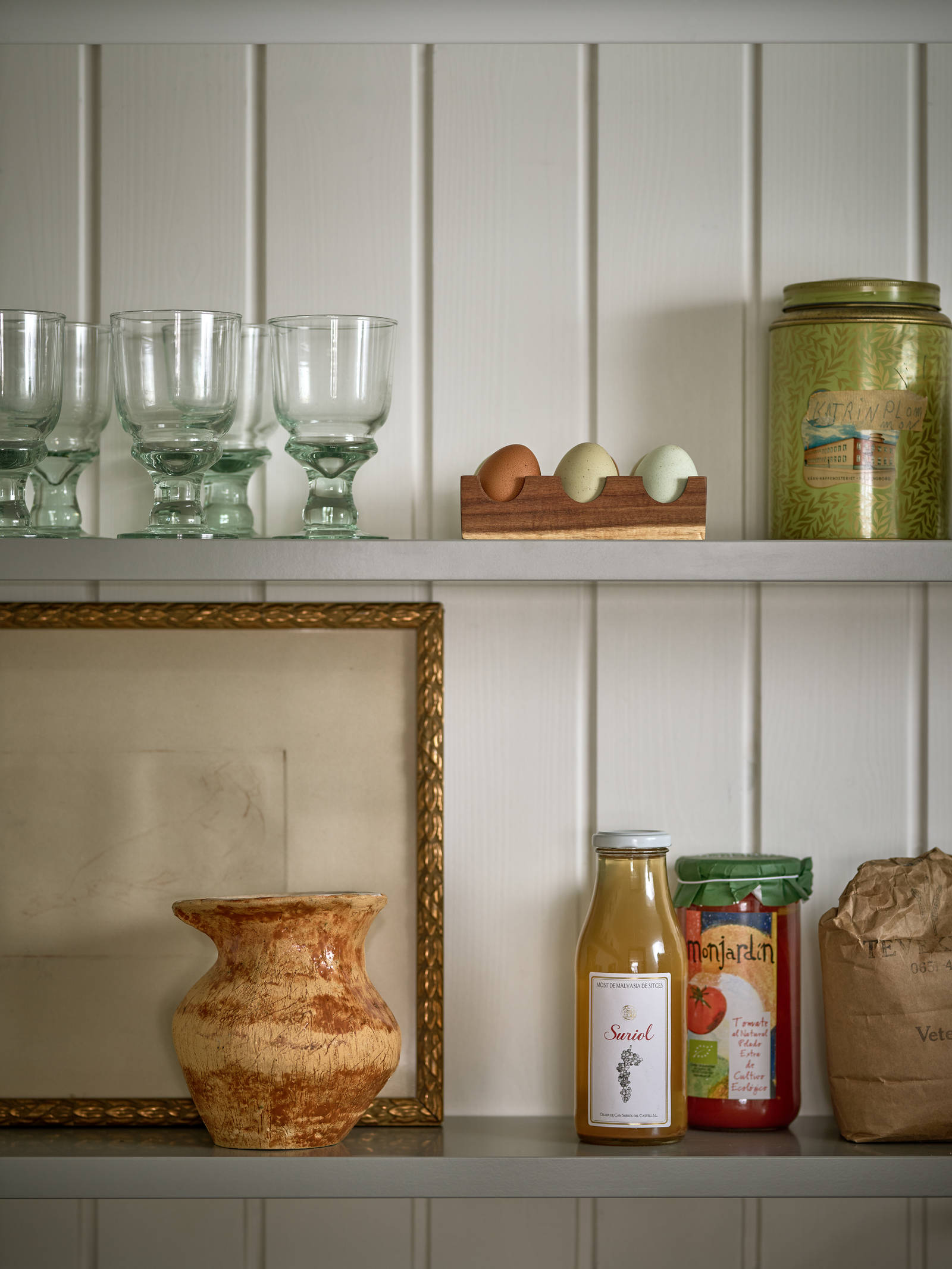 Hyllplan i ett Fagerökök från Marbodal.